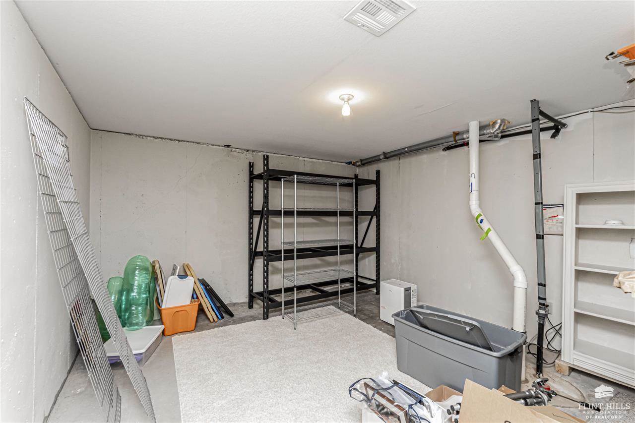 1614 West 1st Street, Abilene, KS 67410