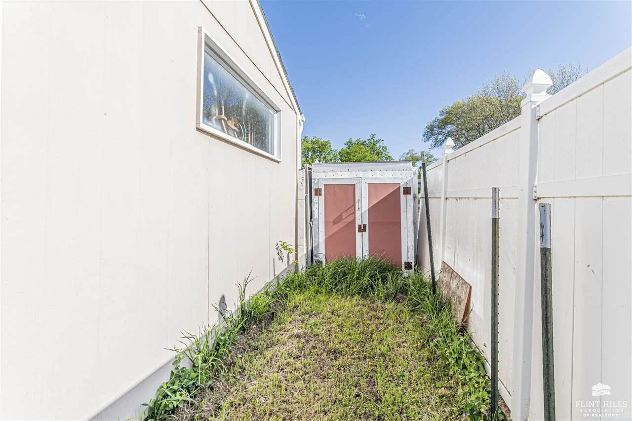 1614 West 1st Street, Abilene, KS 67410