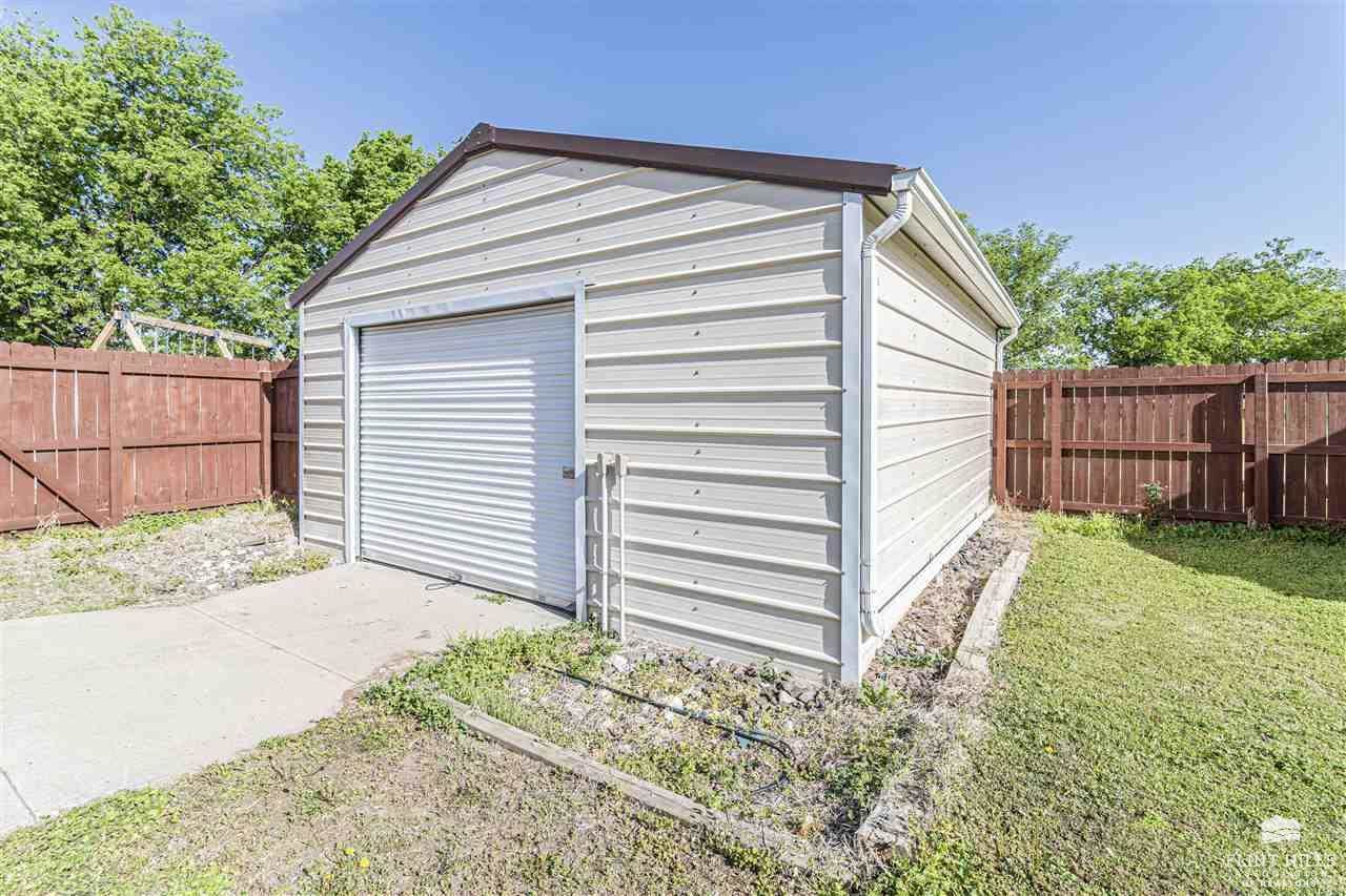 1614 West 1st Street, Abilene, KS 67410