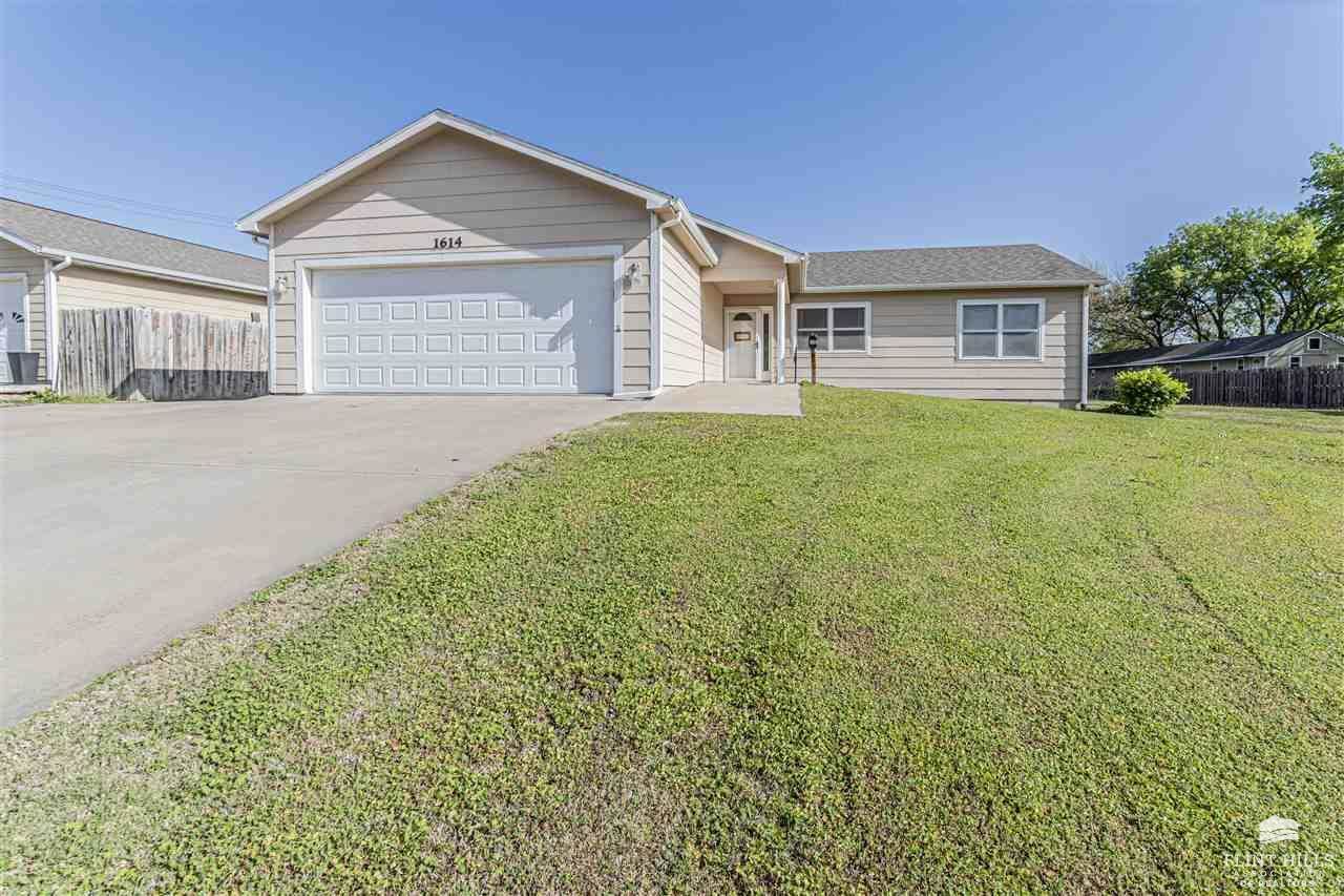 1614 West 1st Street, Abilene, KS 67410