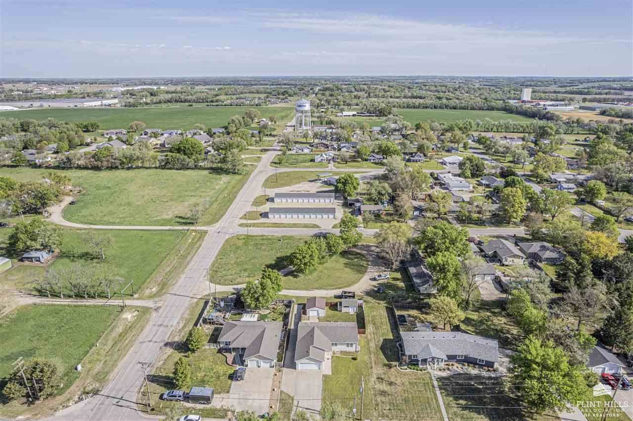 1614 West 1st Street, Abilene, KS 67410