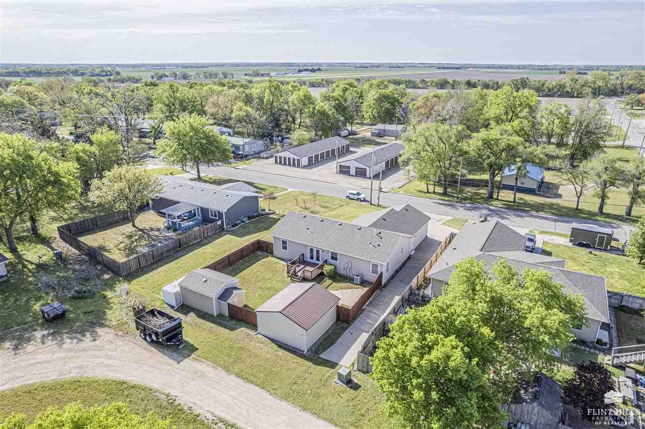 1614 West 1st Street, Abilene, KS 67410