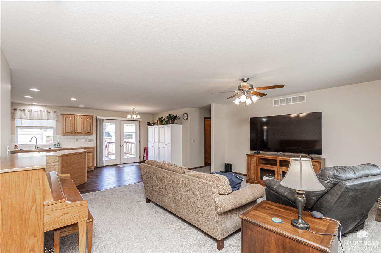 1614 West 1st Street, Abilene, KS 67410