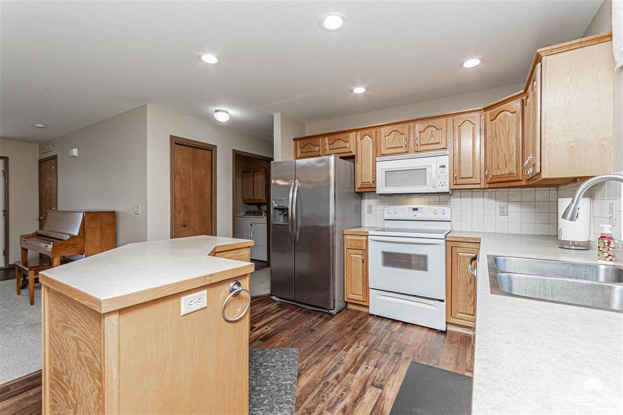 1614 West 1st Street, Abilene, KS 67410