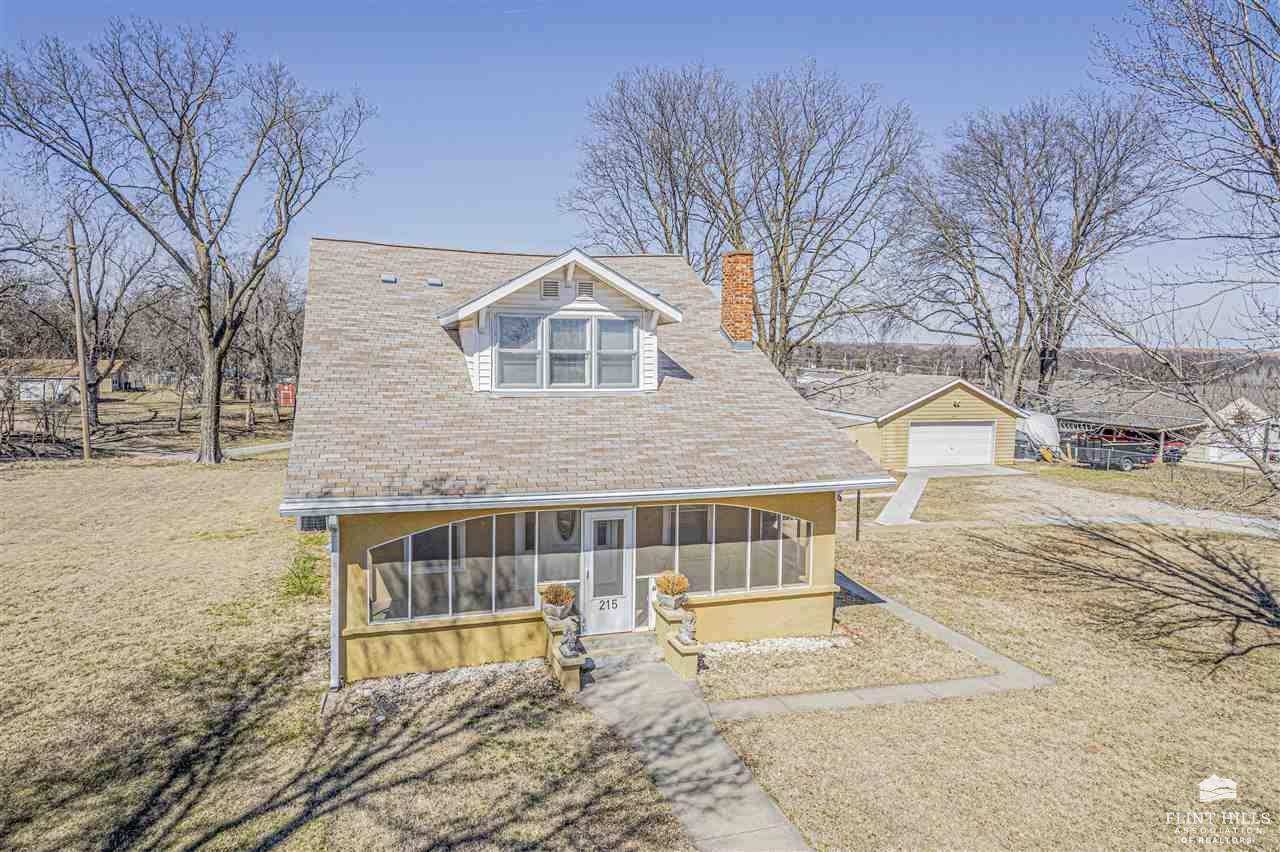 215 16th Street, Ogden, KS 66517