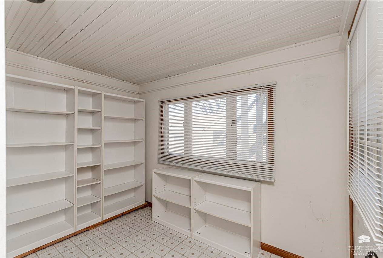 215 16th Street, Ogden, KS 66517