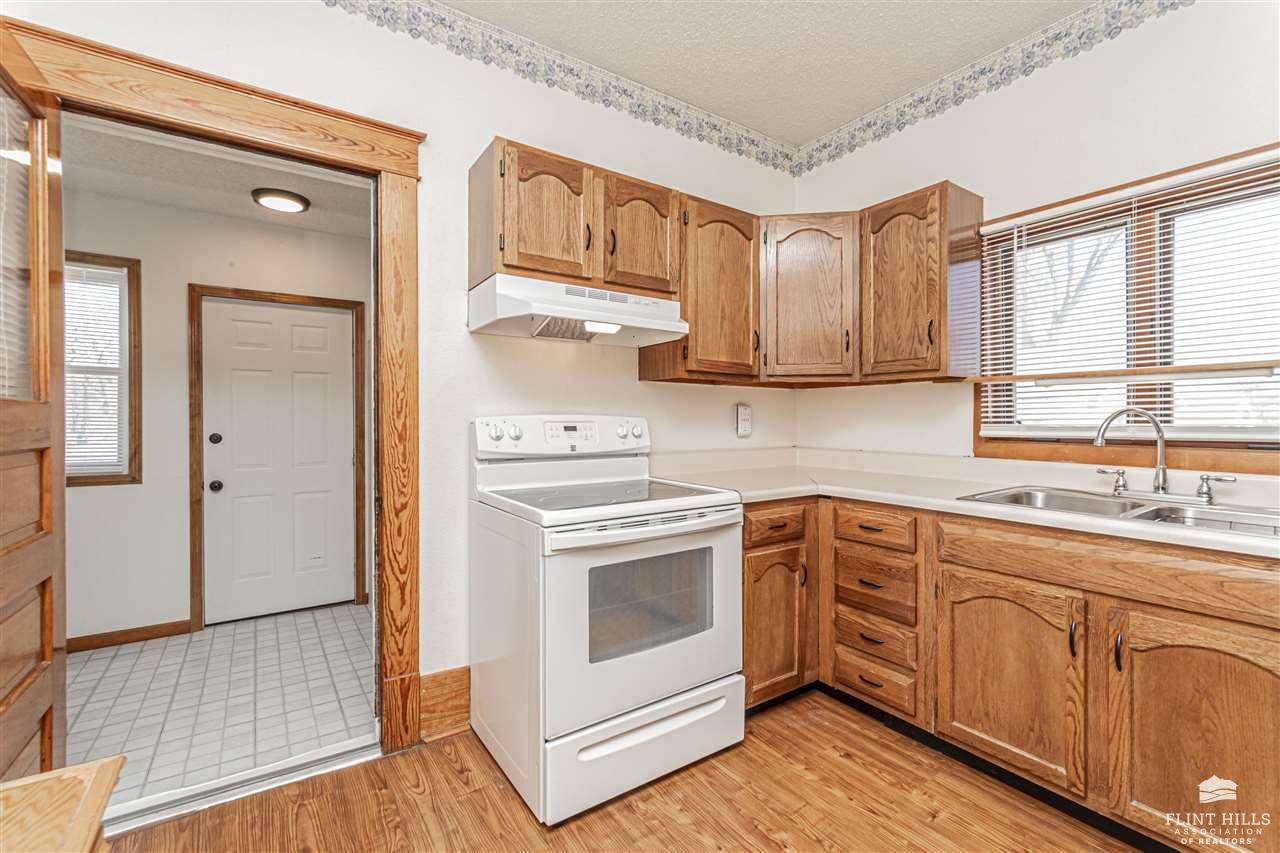 215 16th Street, Ogden, KS 66517