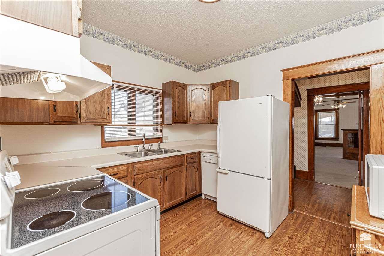 215 16th Street, Ogden, KS 66517