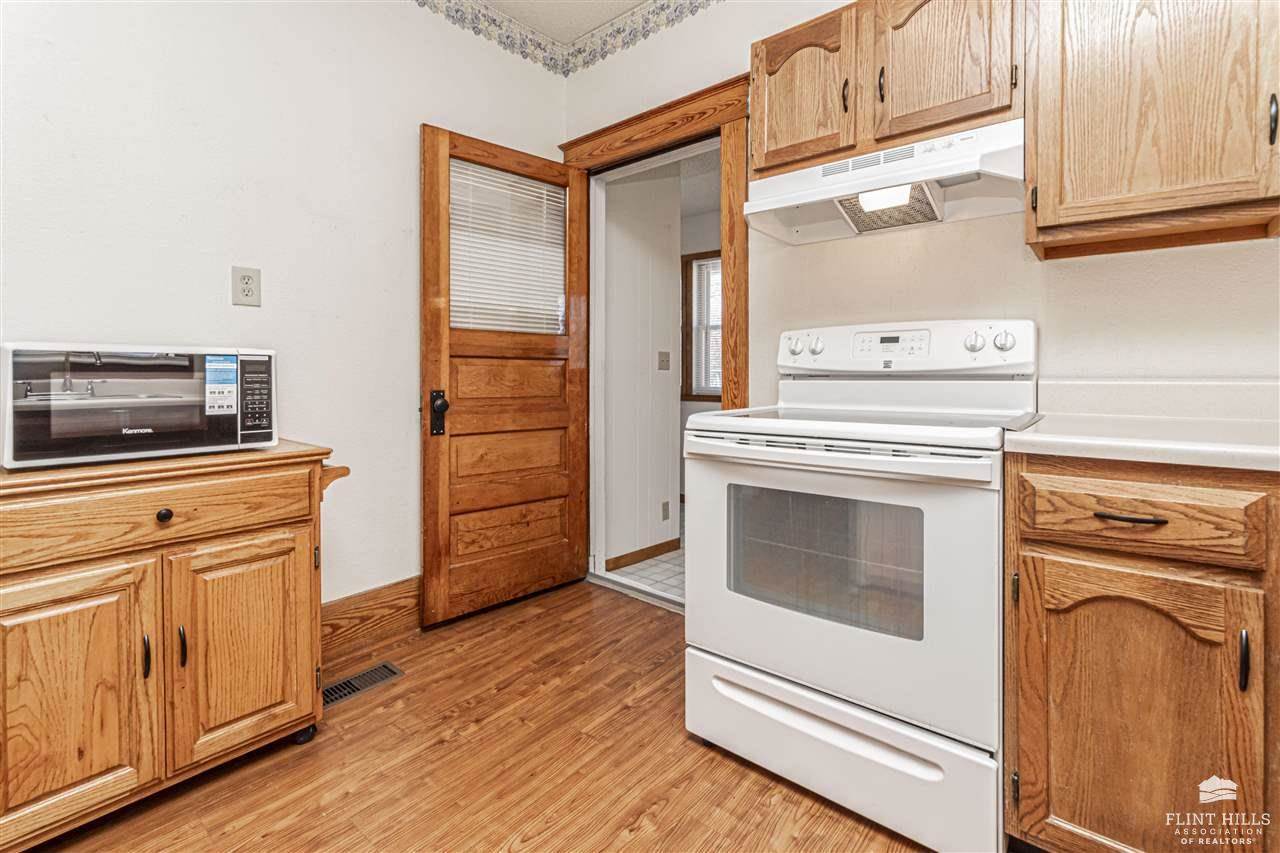 215 16th Street, Ogden, KS 66517