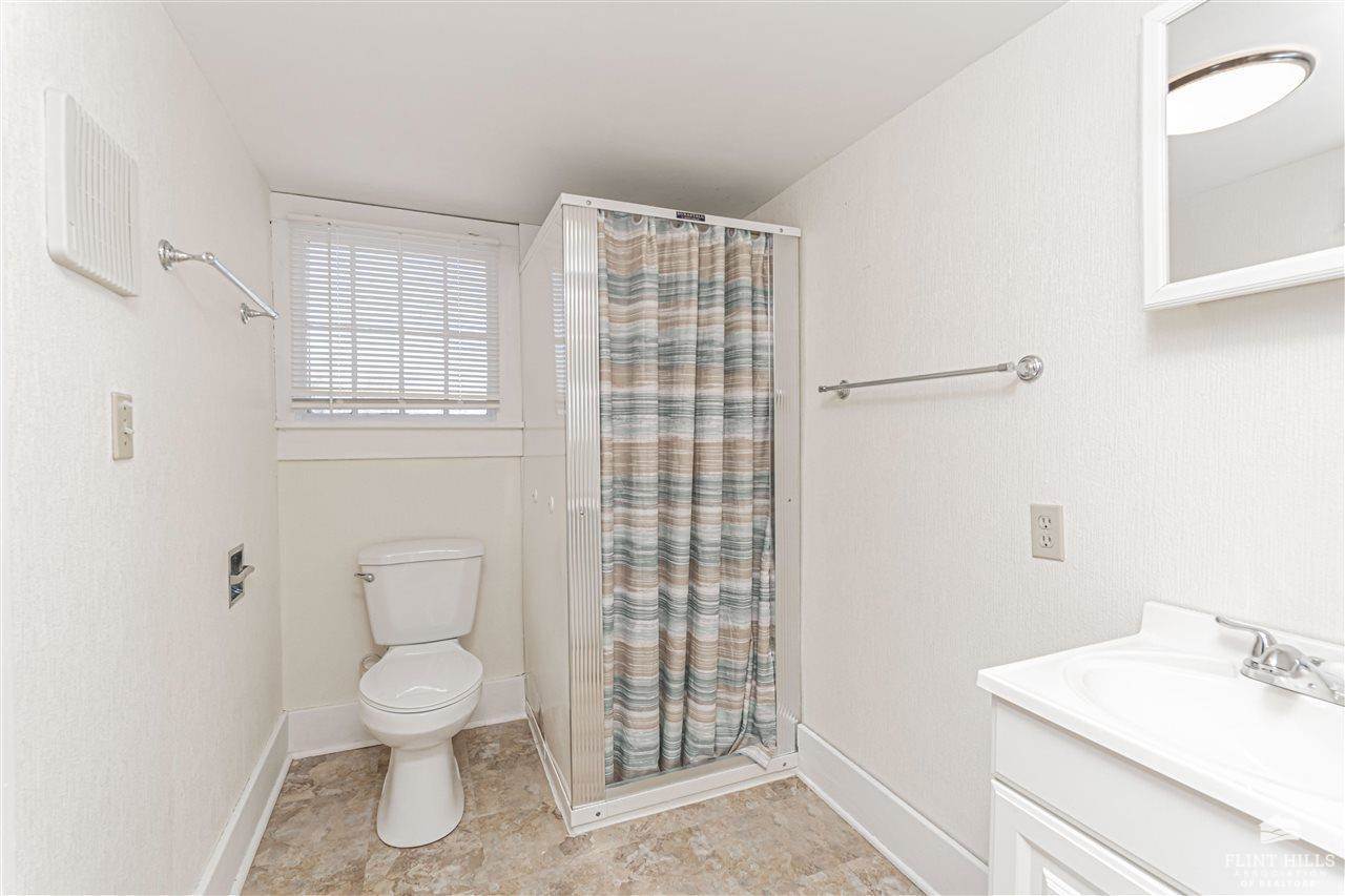 215 16th Street, Ogden, KS 66517