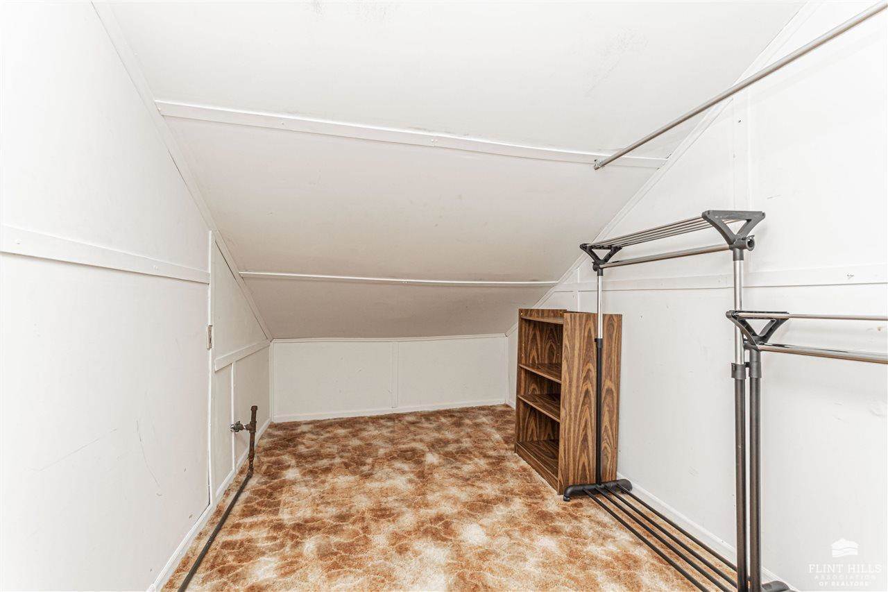 215 16th Street, Ogden, KS 66517