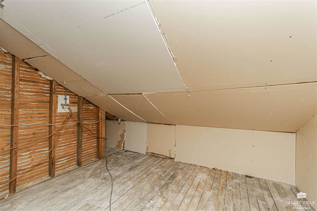 215 16th Street, Ogden, KS 66517