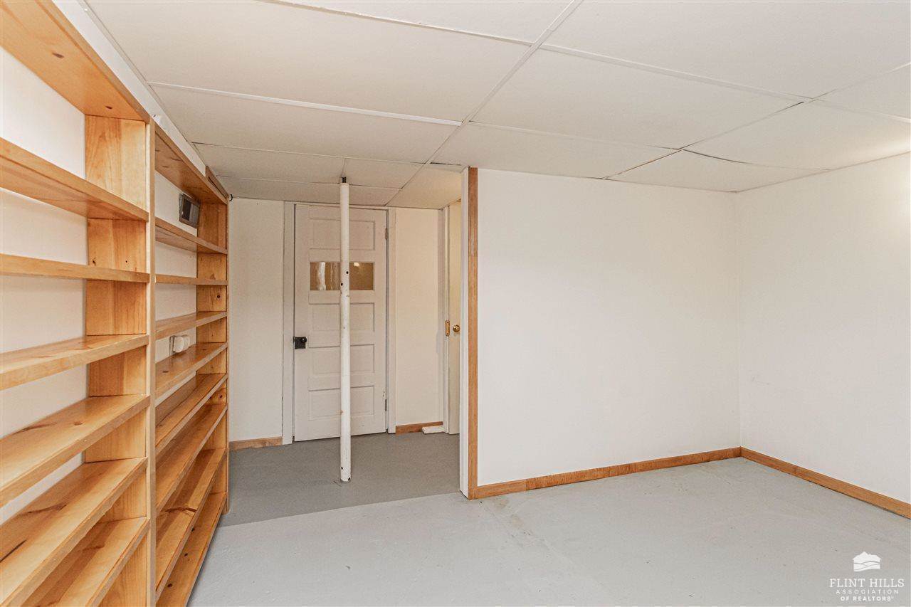 215 16th Street, Ogden, KS 66517