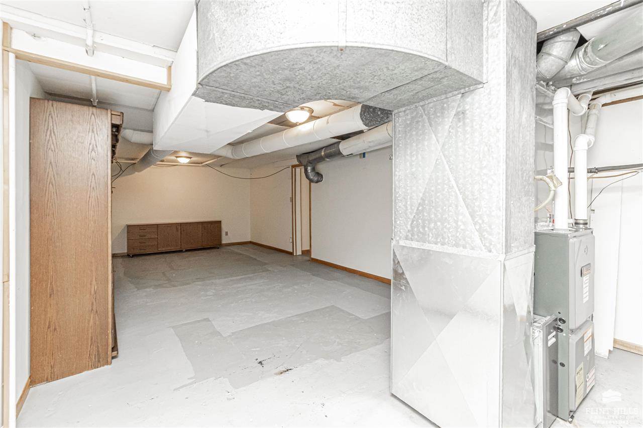 215 16th Street, Ogden, KS 66517