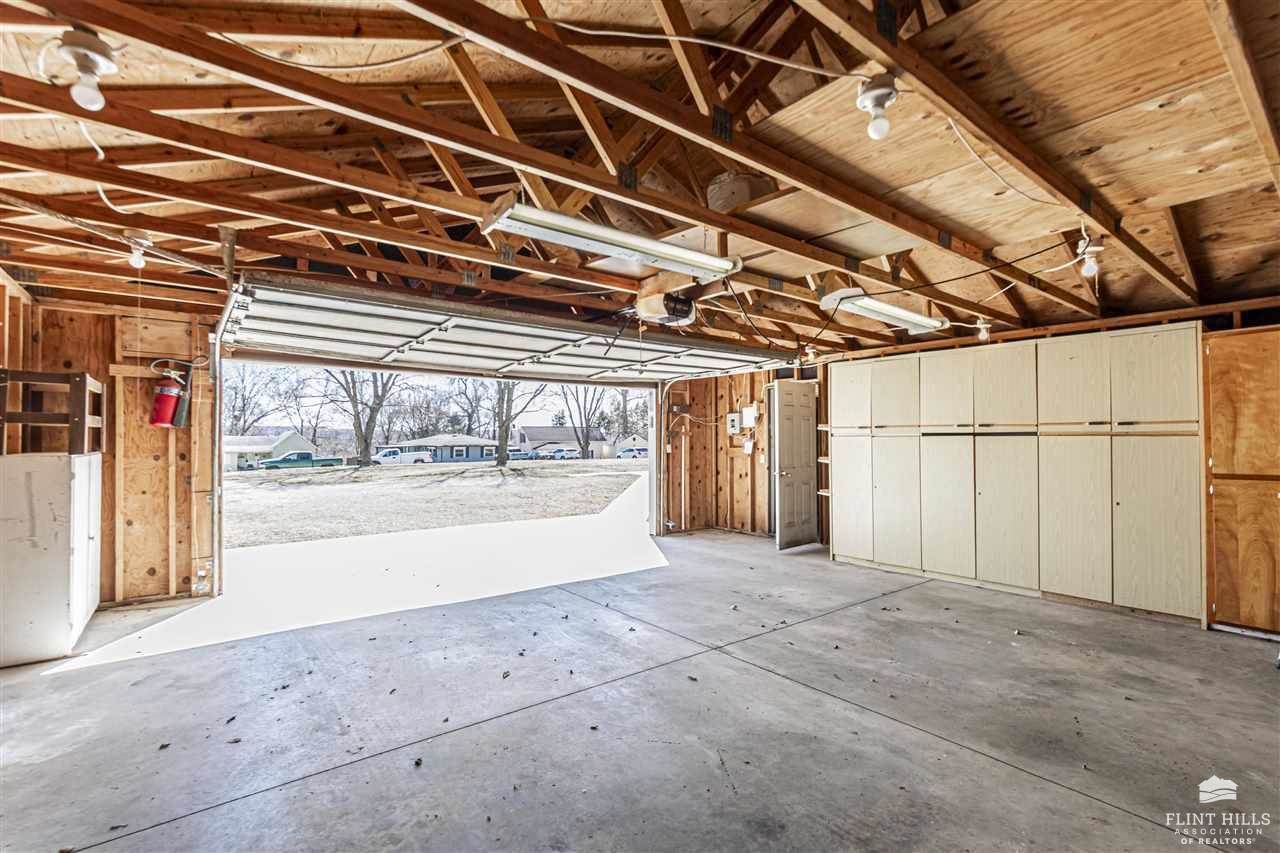 215 16th Street, Ogden, KS 66517