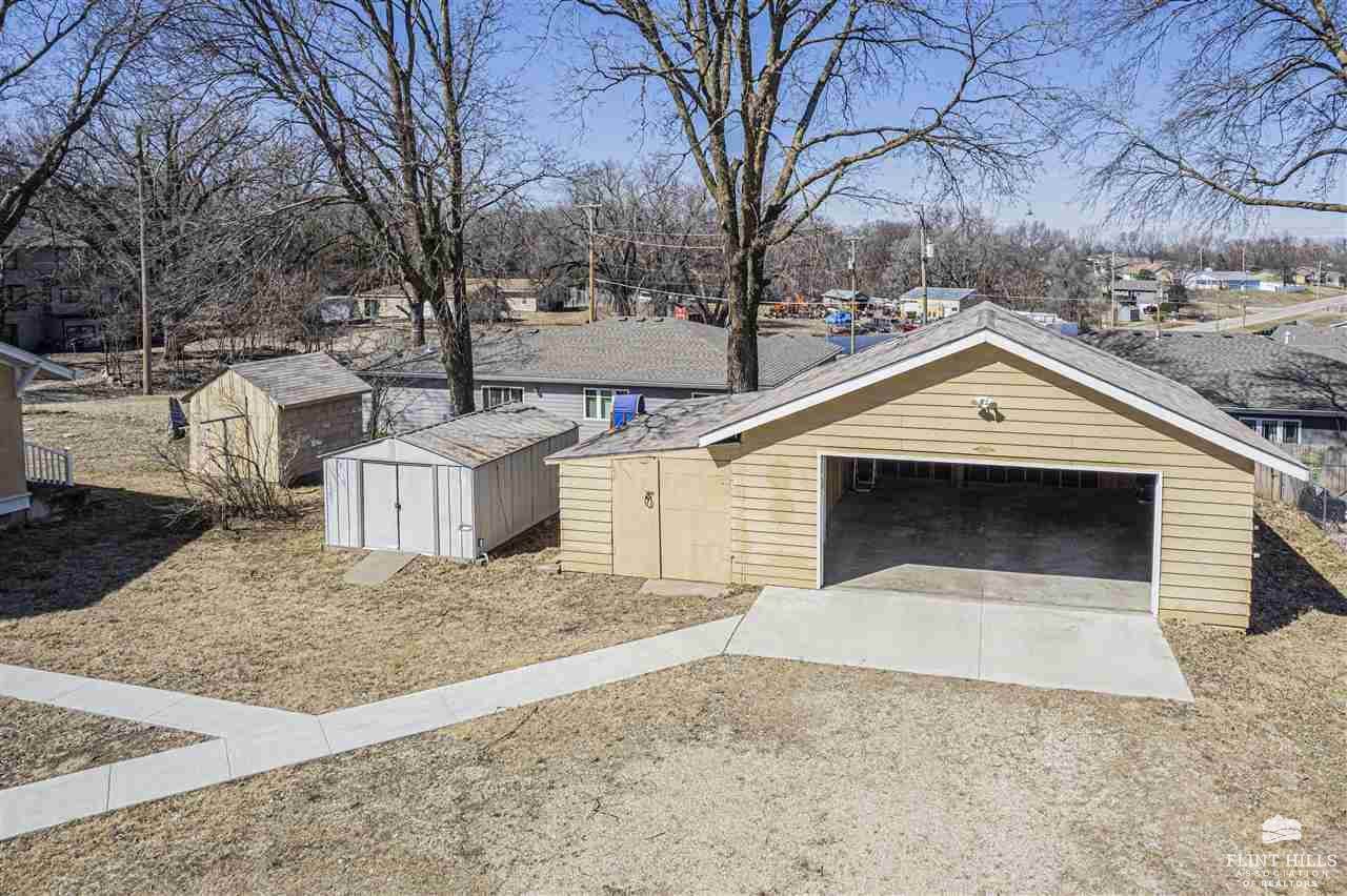 215 16th Street, Ogden, KS 66517