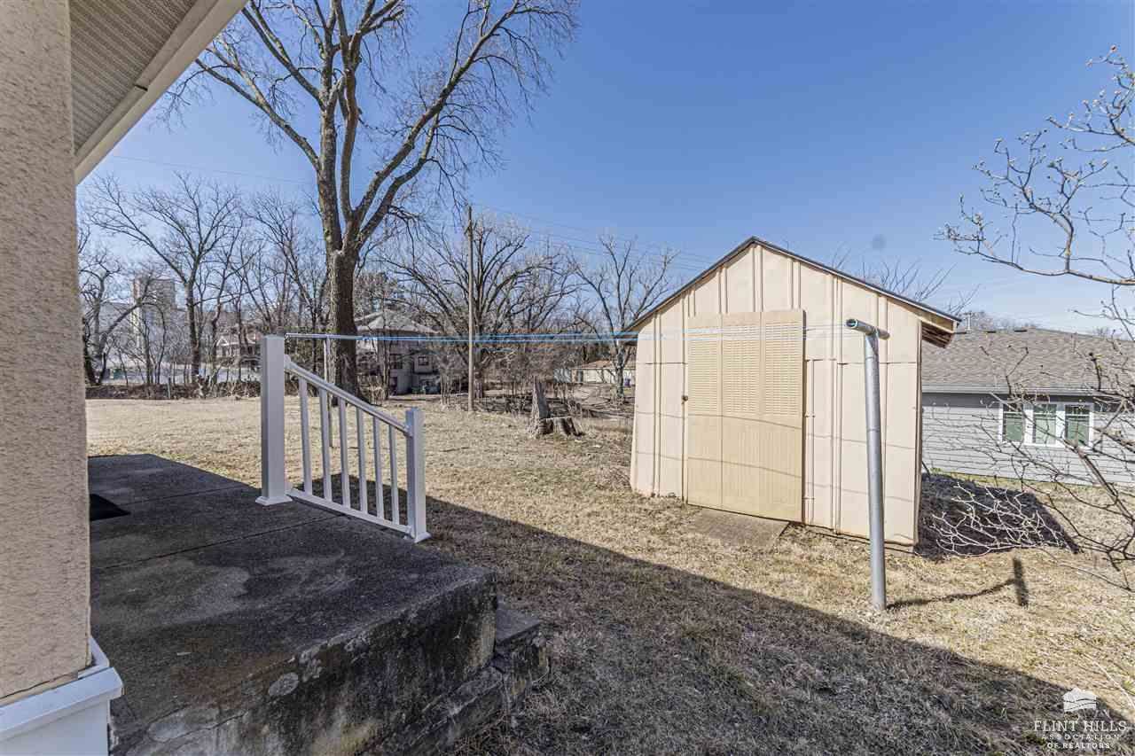 215 16th Street, Ogden, KS 66517