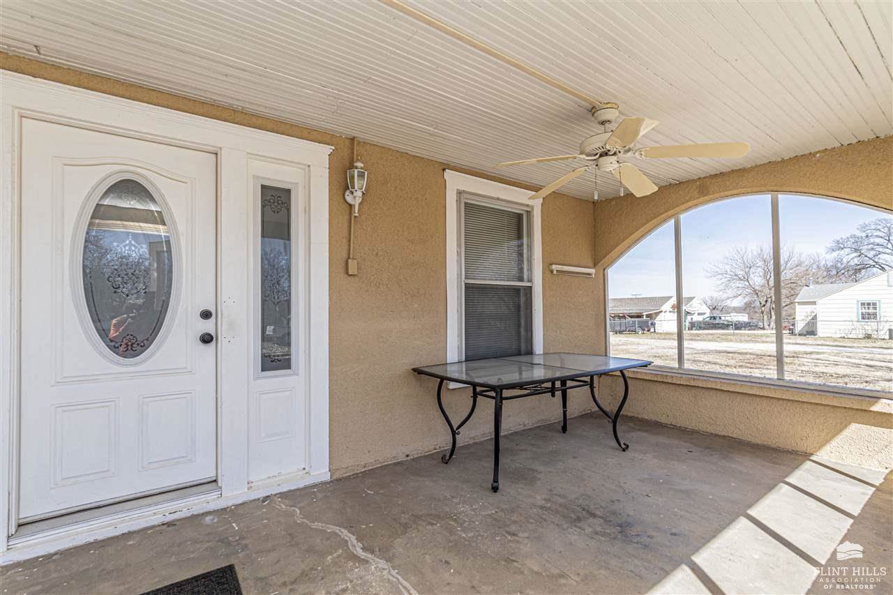 215 16th Street, Ogden, KS 66517