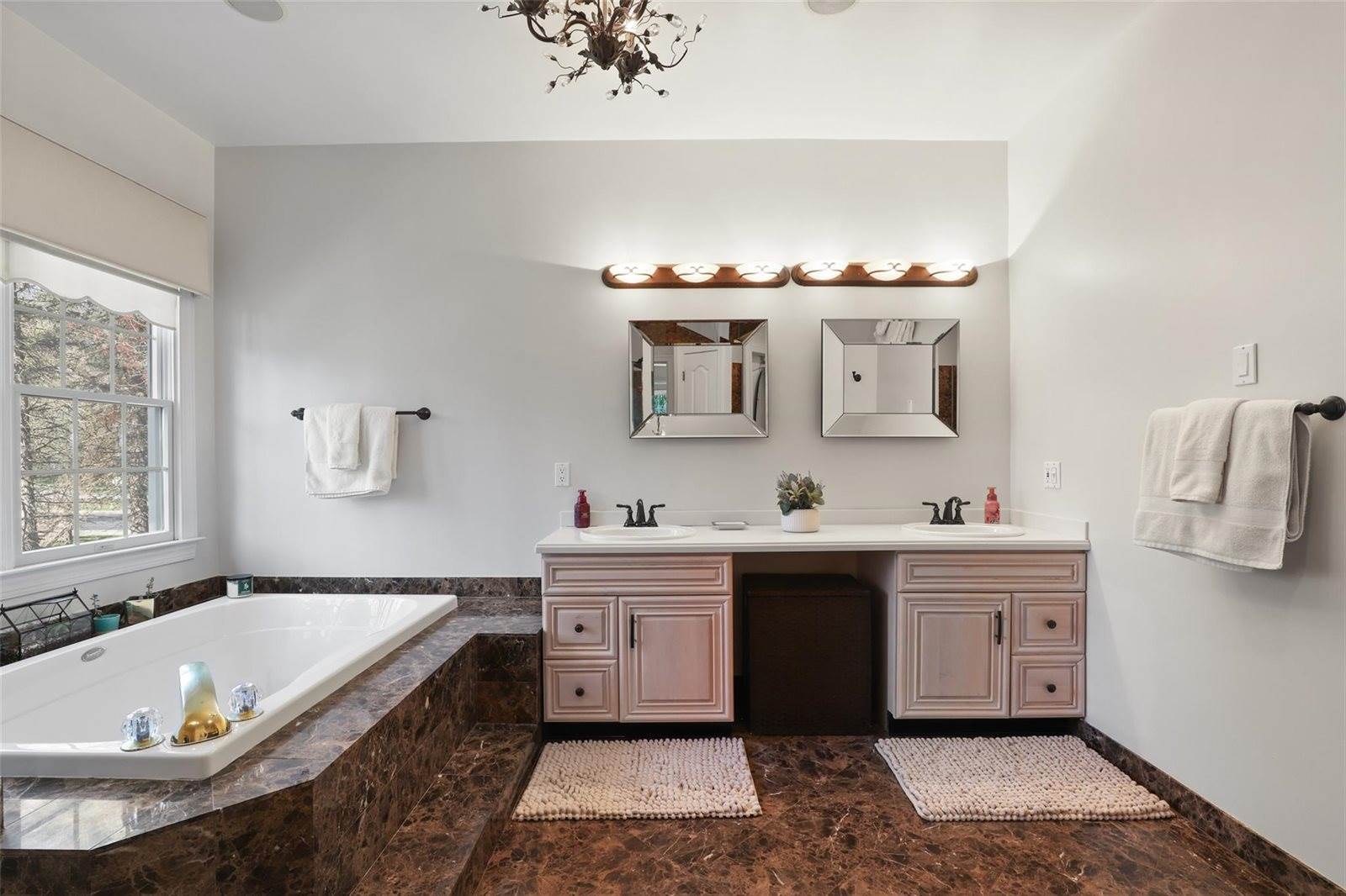 2 Stratford Drive, Mount Kisco, NY 10549