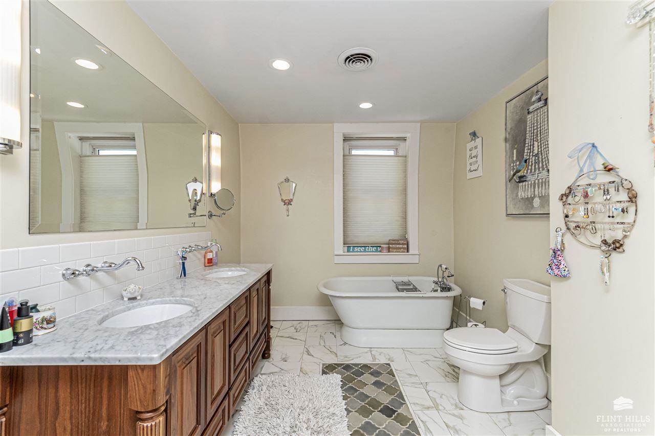 1204 North Buckeye Avenue, Abilene, KS 67410