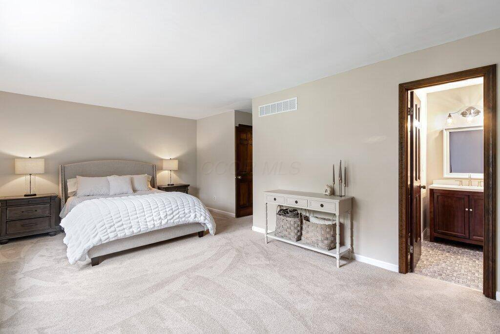 4080 Alton Darby Creek Road, Hilliard, OH 43026