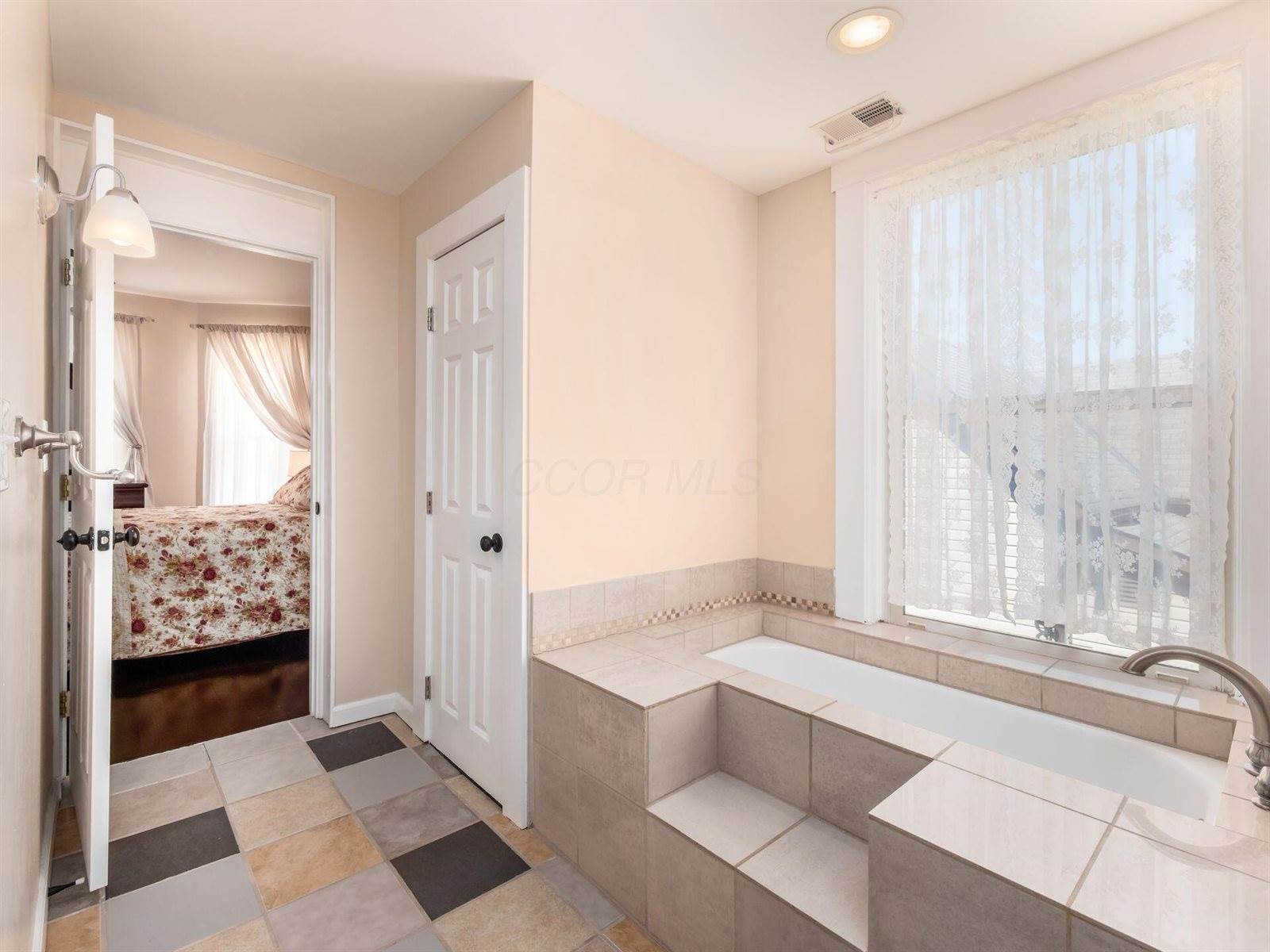 261 North Chillicothe Street, Plain City, OH 43064