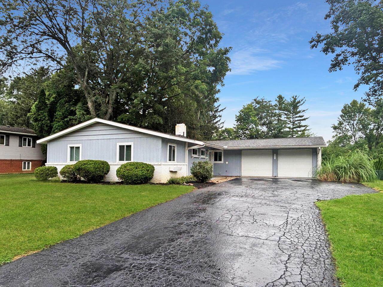 3318 Darbyshire Drive, Hilliard, OH 43026