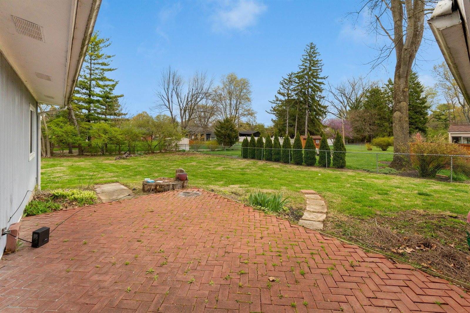 3318 Darbyshire Drive, Hilliard, OH 43026