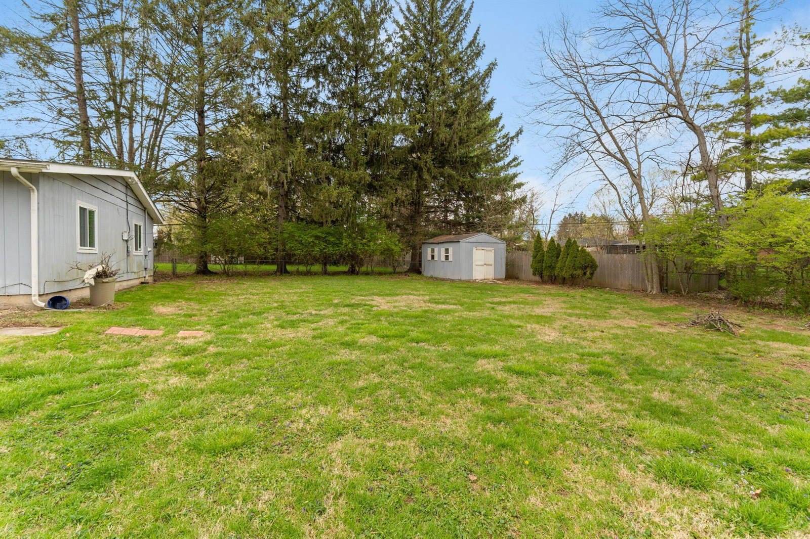3318 Darbyshire Drive, Hilliard, OH 43026
