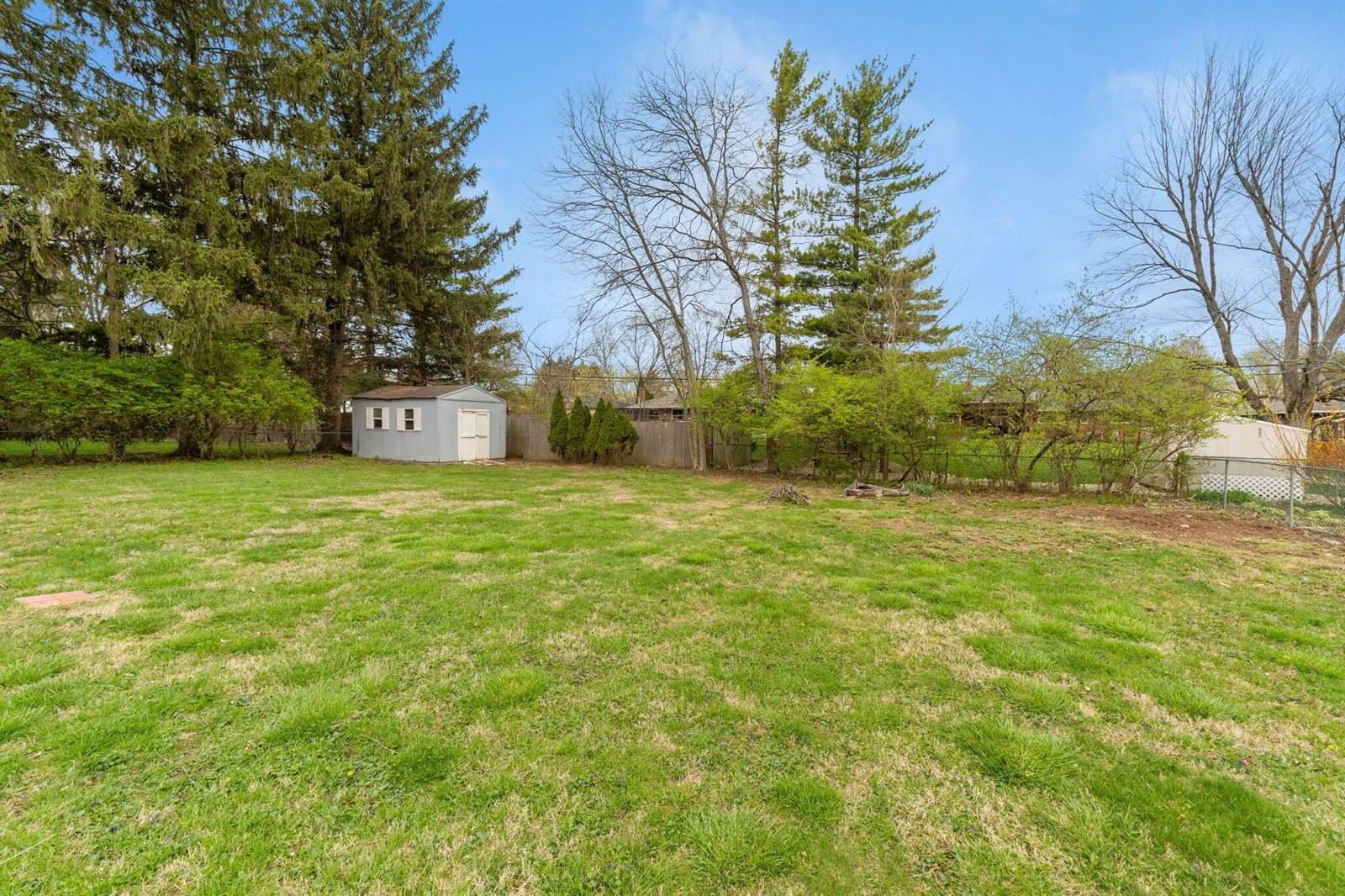 3318 Darbyshire Drive, Hilliard, OH 43026