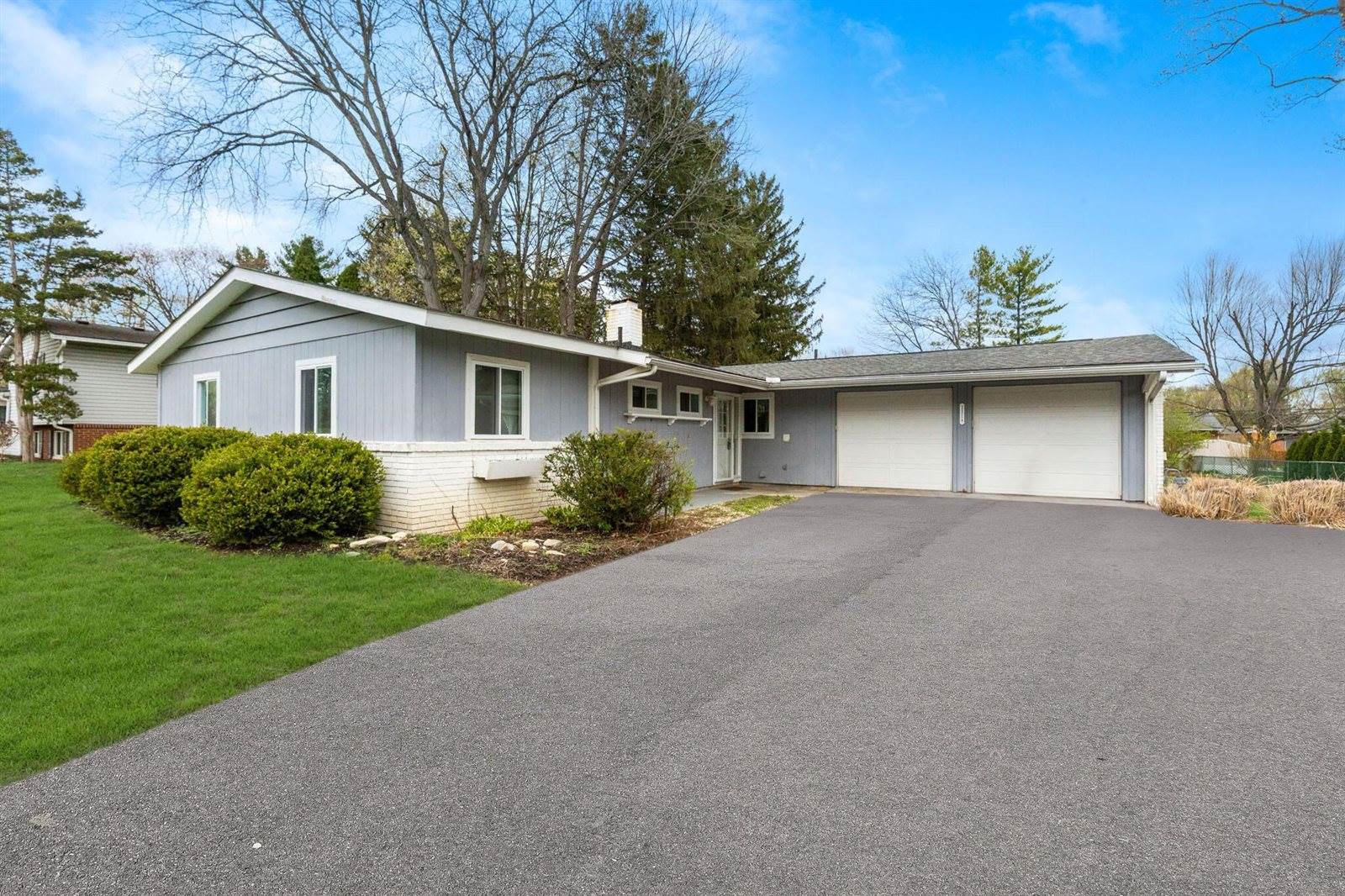 3318 Darbyshire Drive, Hilliard, OH 43026