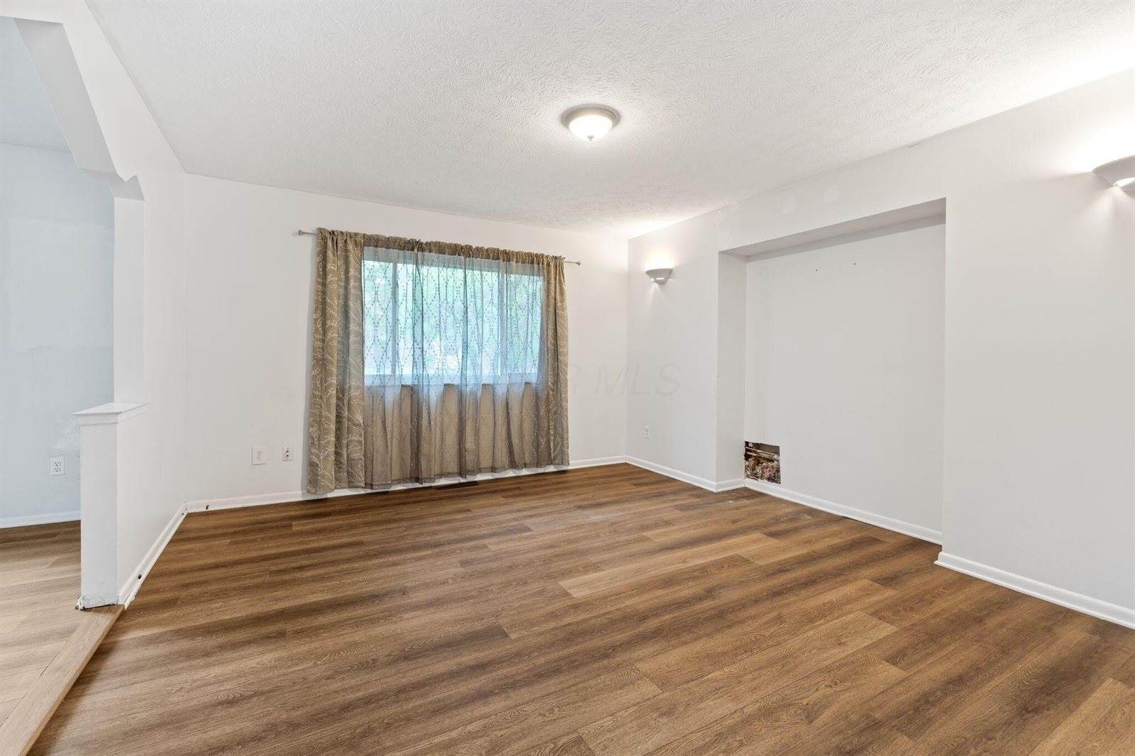 3318 Darbyshire Drive, Hilliard, OH 43026