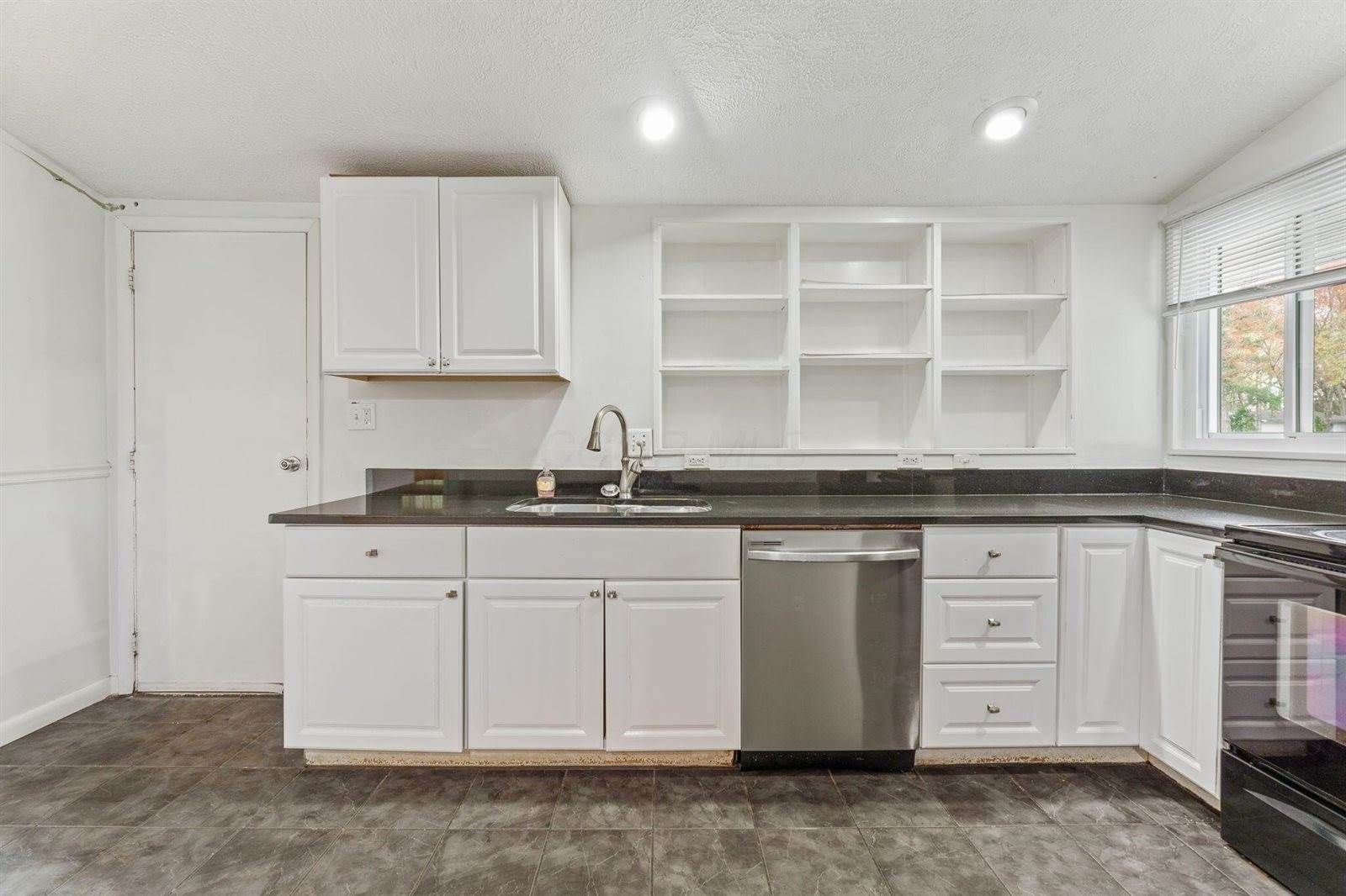 3318 Darbyshire Drive, Hilliard, OH 43026