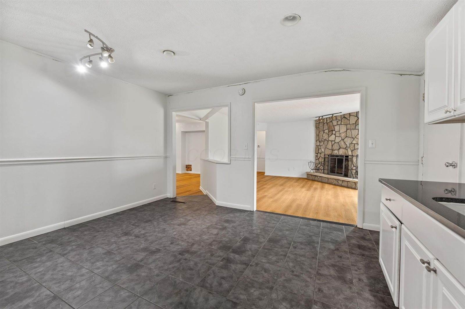 3318 Darbyshire Drive, Hilliard, OH 43026