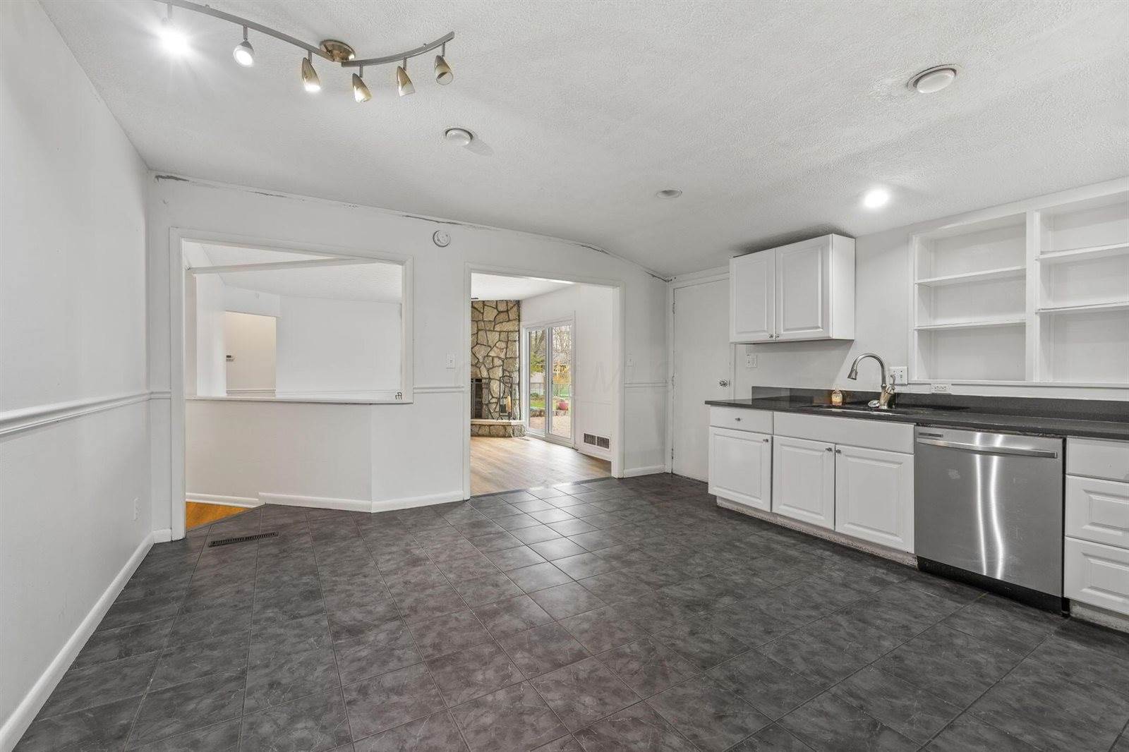 3318 Darbyshire Drive, Hilliard, OH 43026