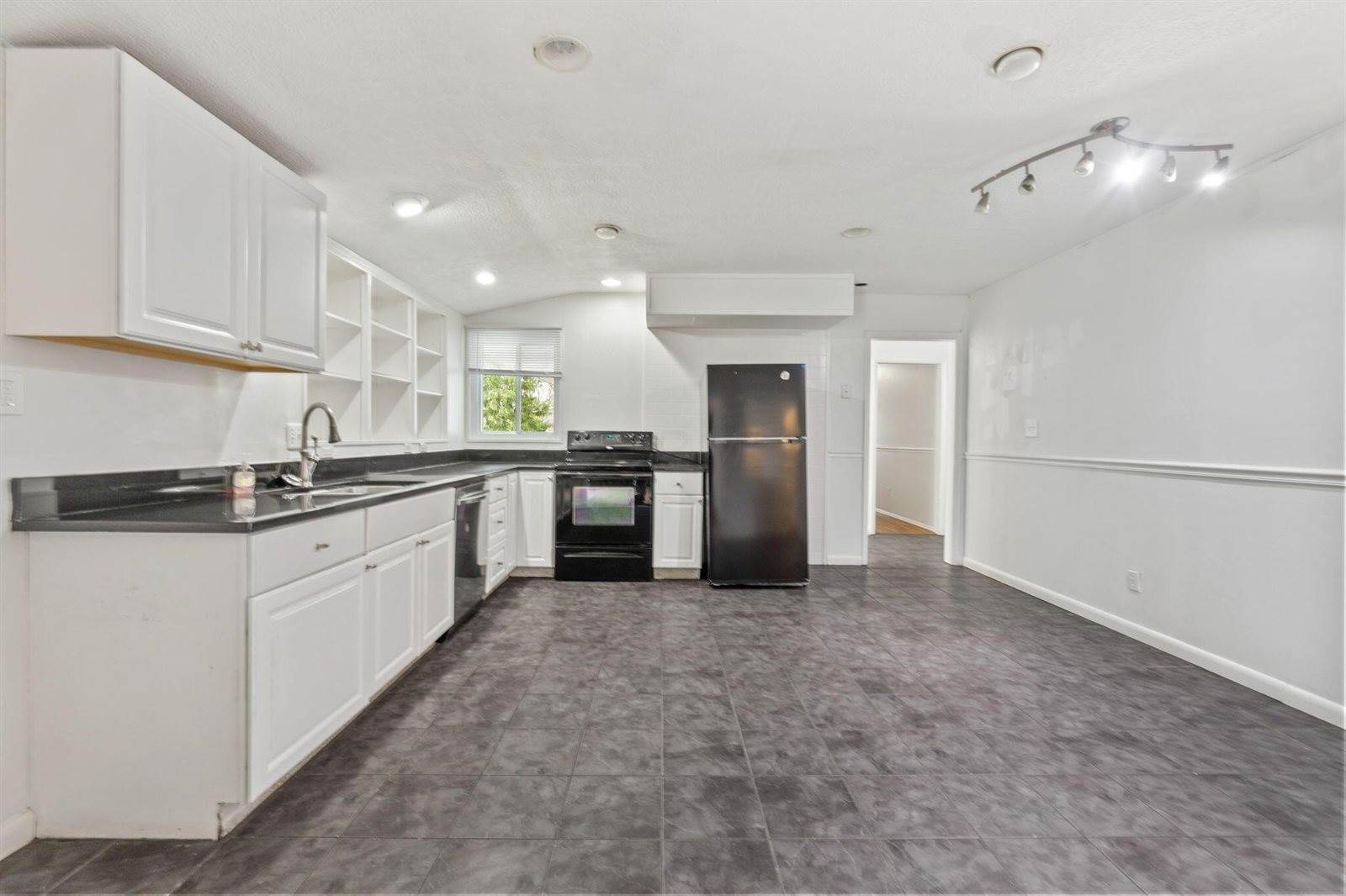 3318 Darbyshire Drive, Hilliard, OH 43026