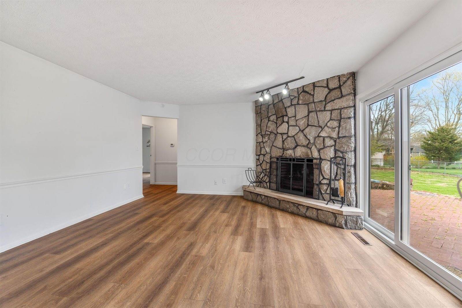 3318 Darbyshire Drive, Hilliard, OH 43026