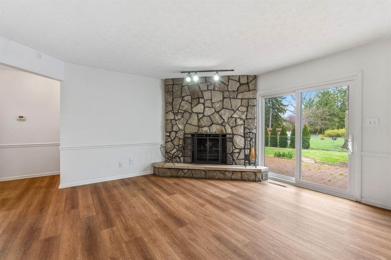 3318 Darbyshire Drive, Hilliard, OH 43026