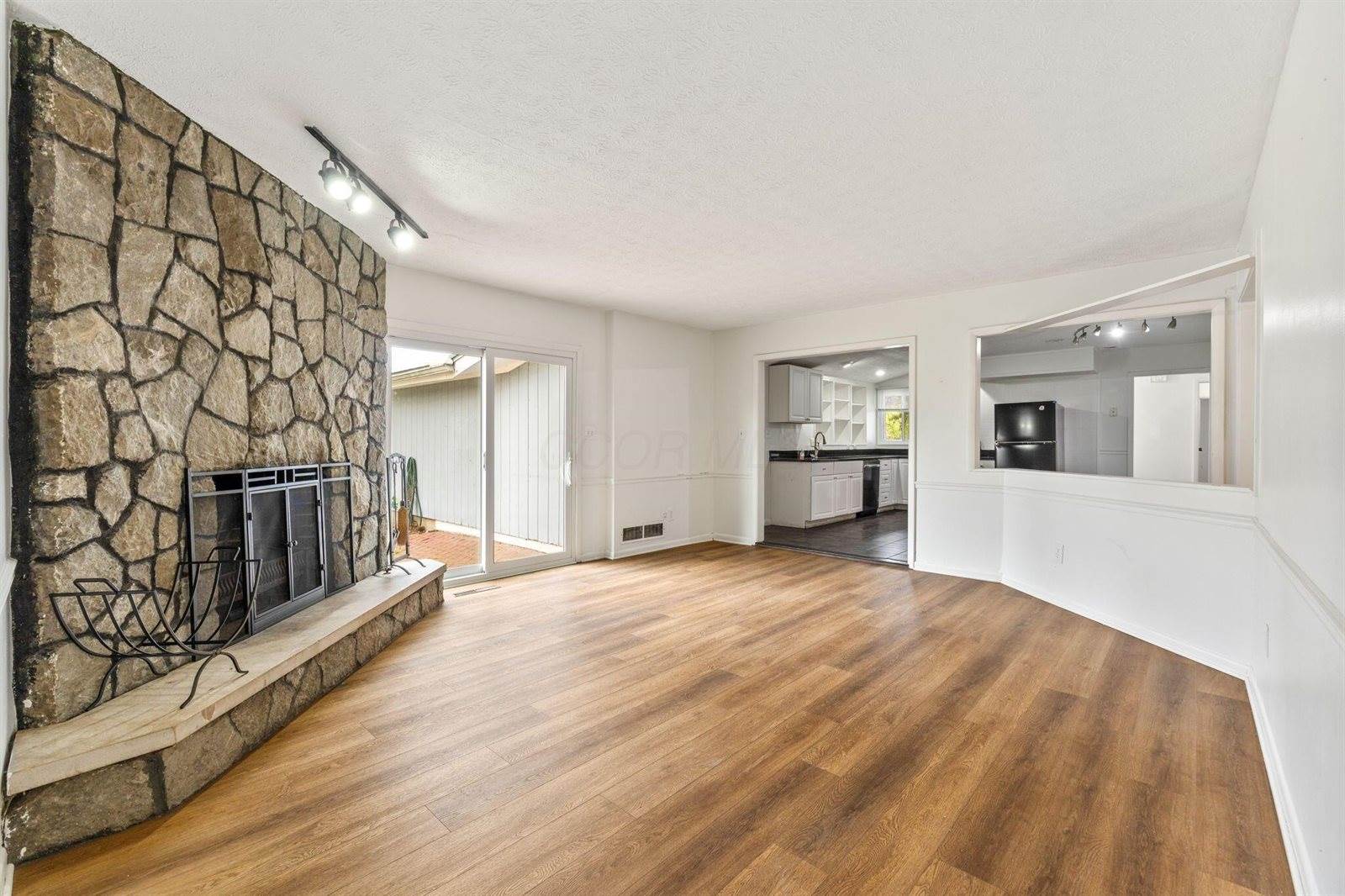 3318 Darbyshire Drive, Hilliard, OH 43026