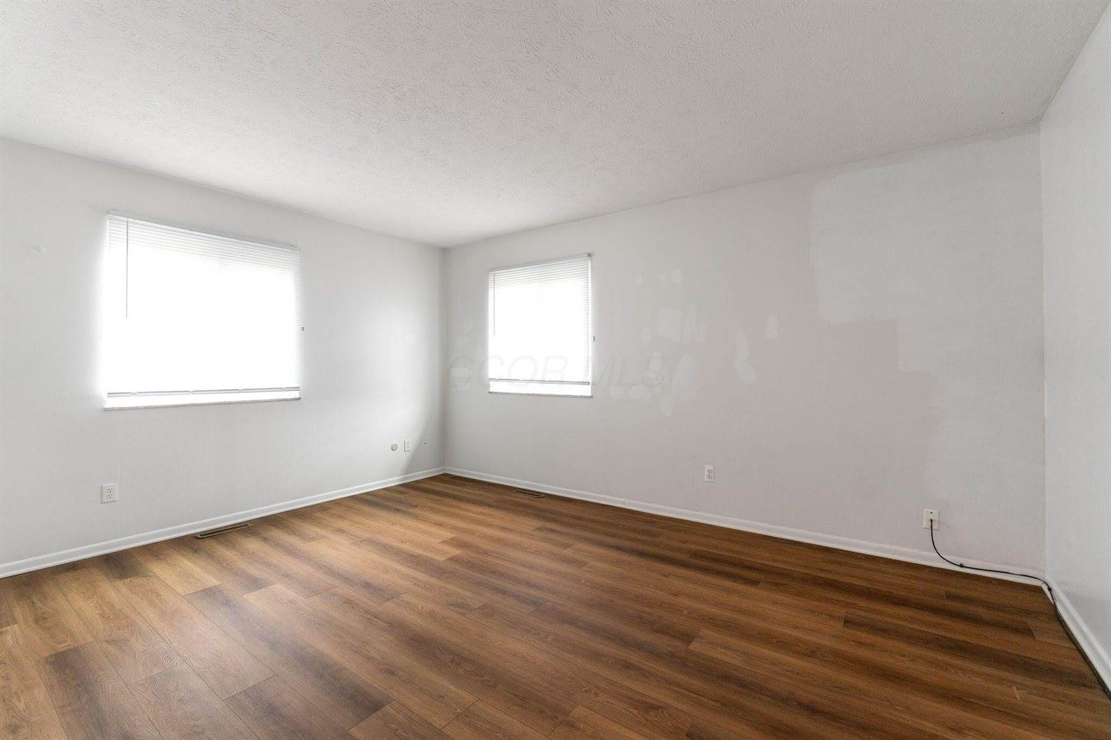 3318 Darbyshire Drive, Hilliard, OH 43026