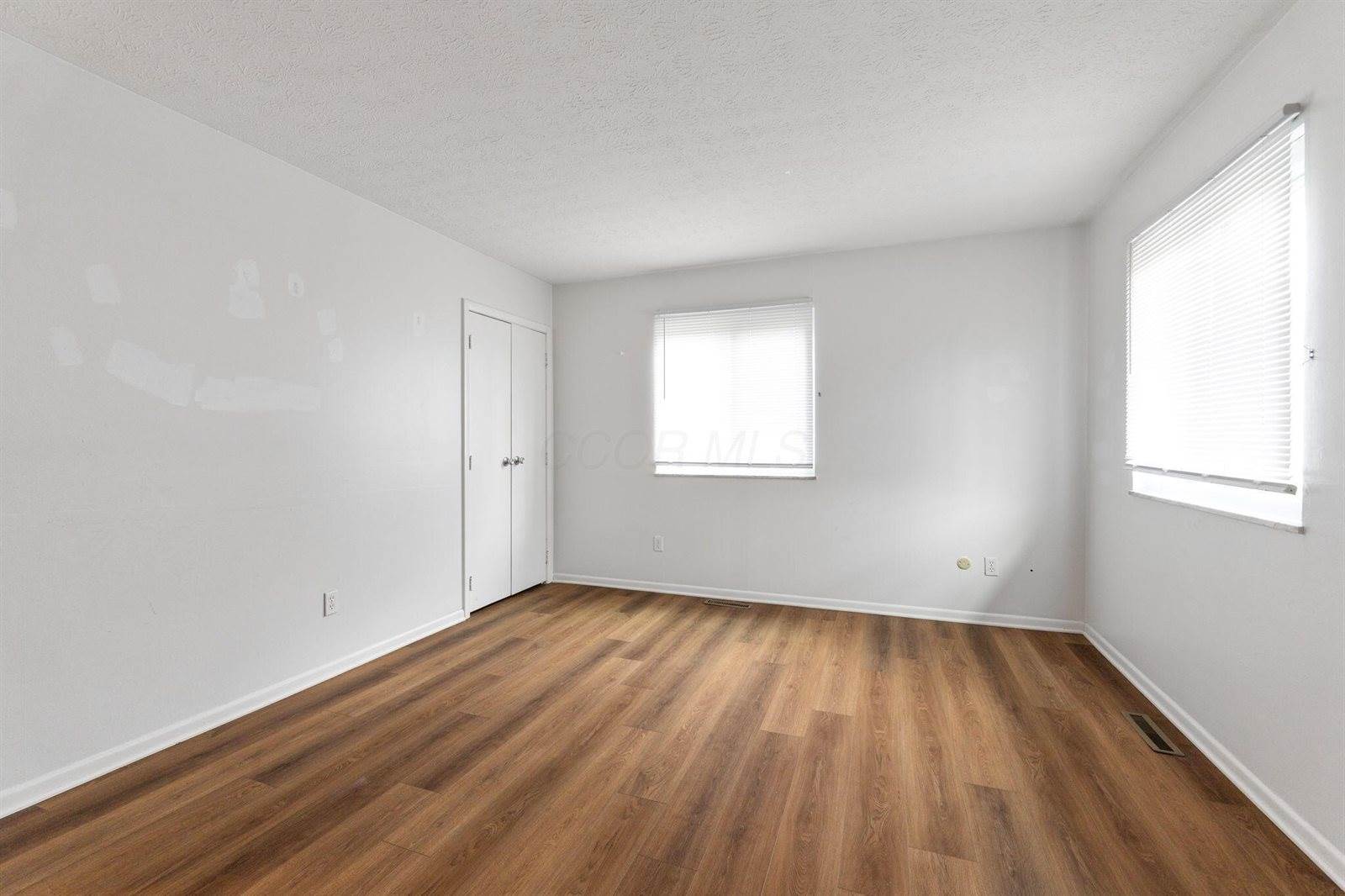 3318 Darbyshire Drive, Hilliard, OH 43026