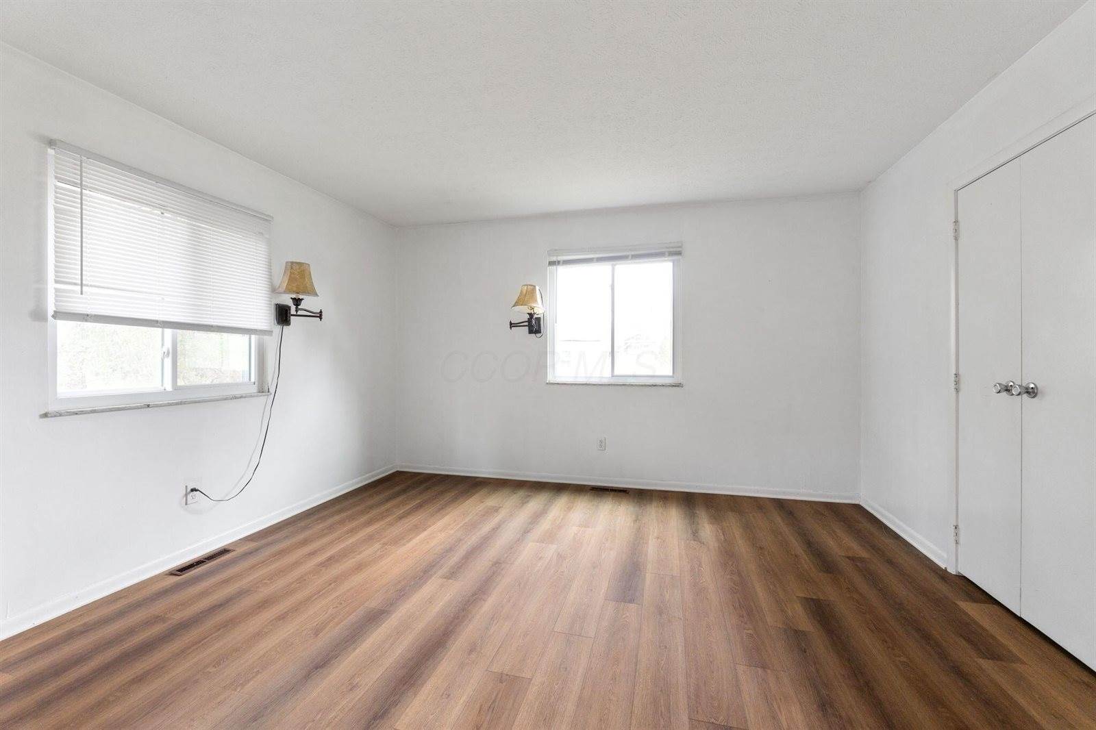 3318 Darbyshire Drive, Hilliard, OH 43026