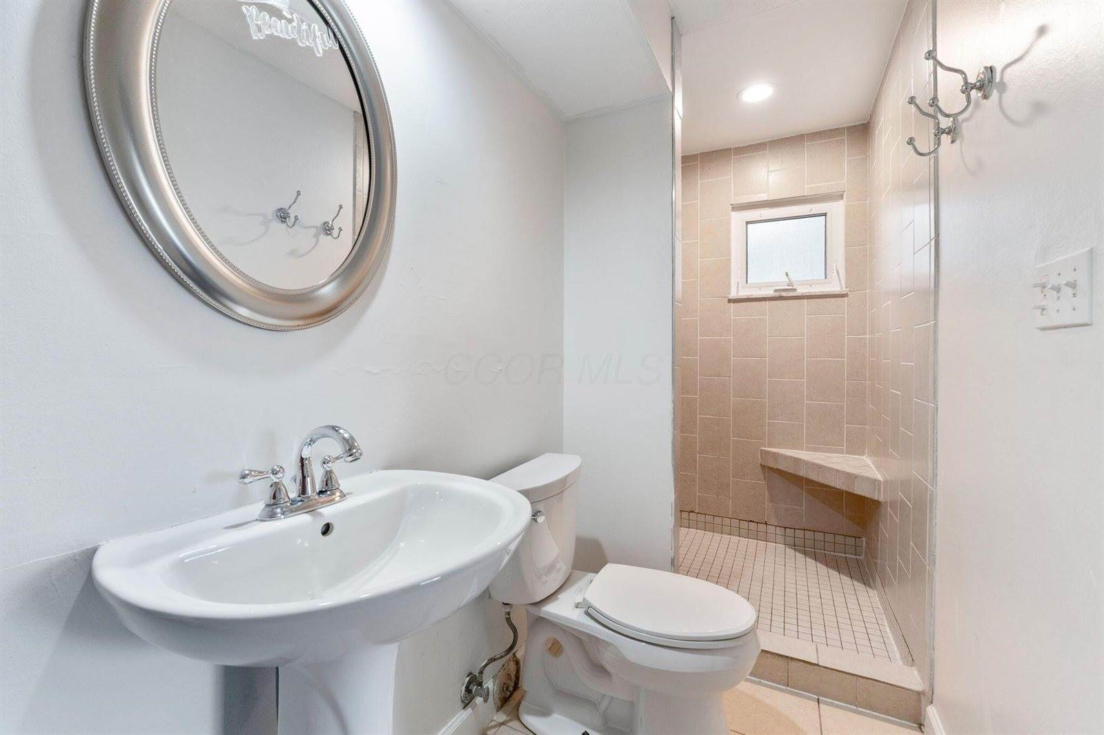 3318 Darbyshire Drive, Hilliard, OH 43026