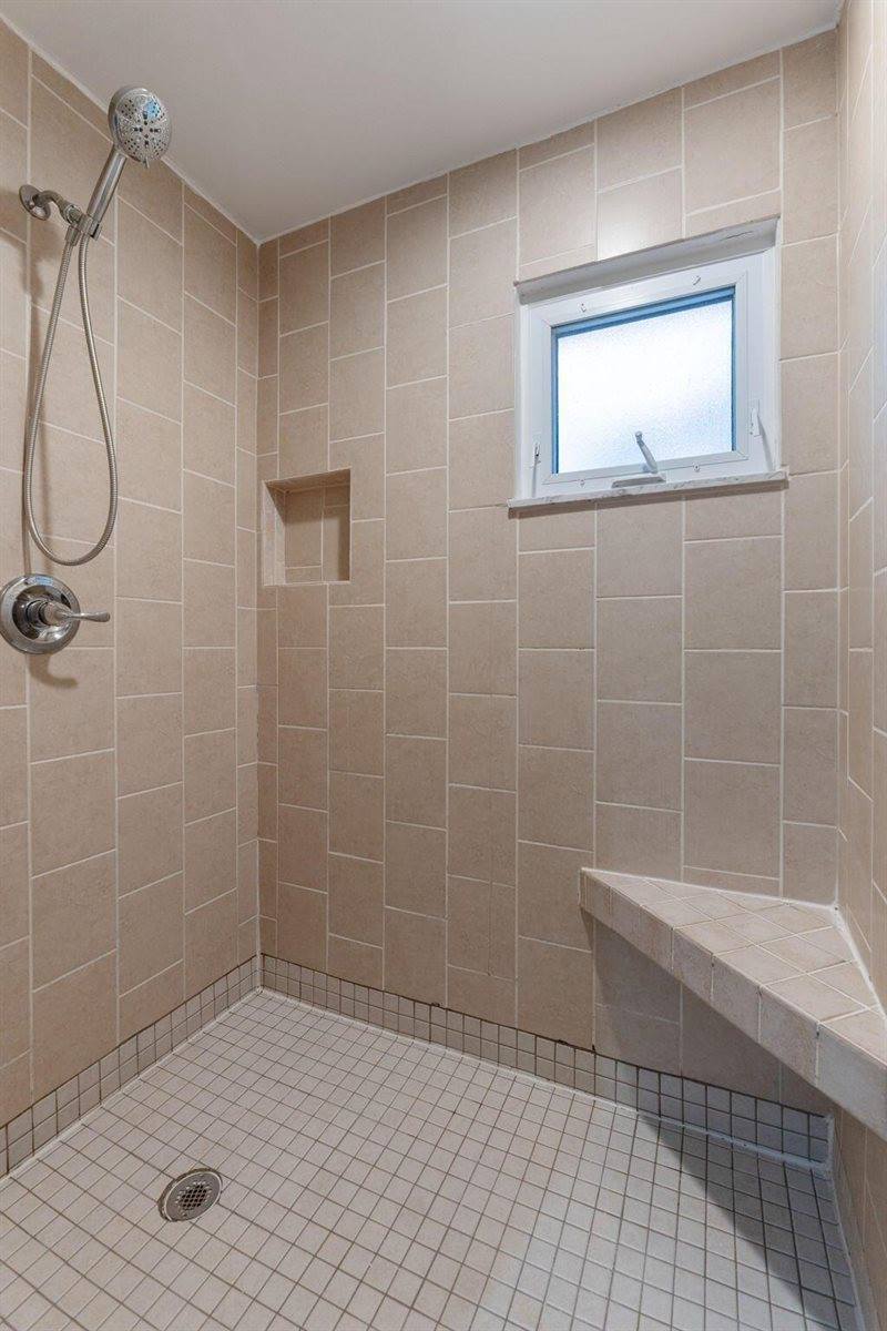 3318 Darbyshire Drive, Hilliard, OH 43026