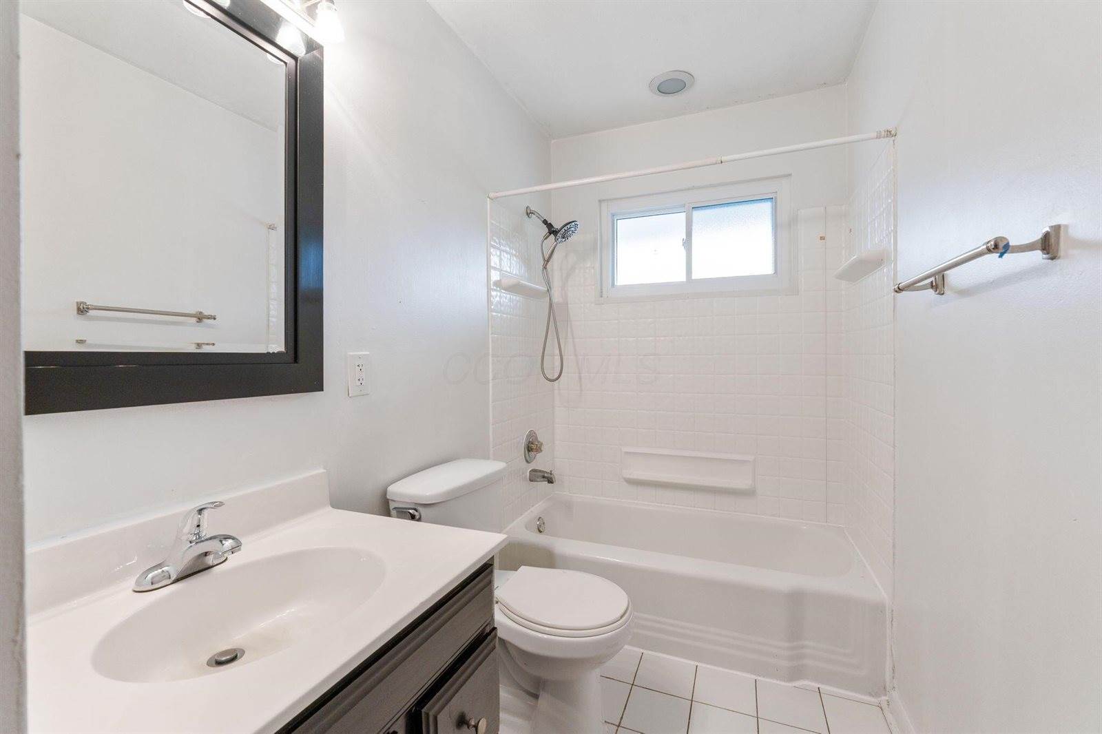 3318 Darbyshire Drive, Hilliard, OH 43026