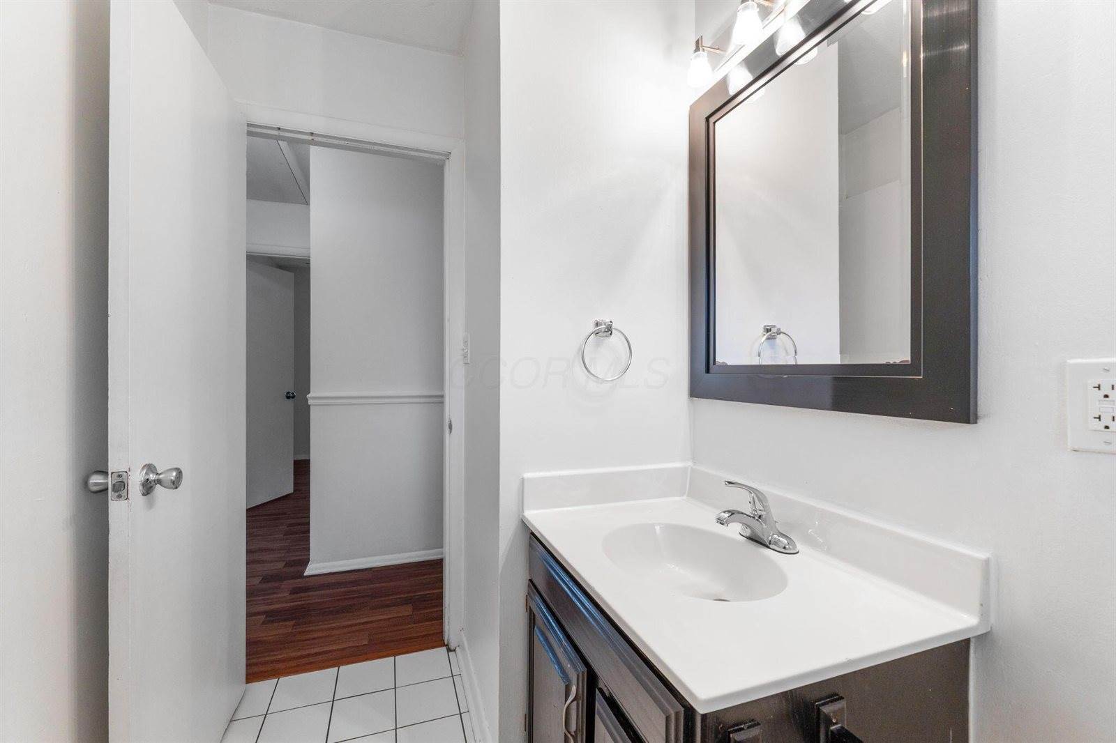 3318 Darbyshire Drive, Hilliard, OH 43026