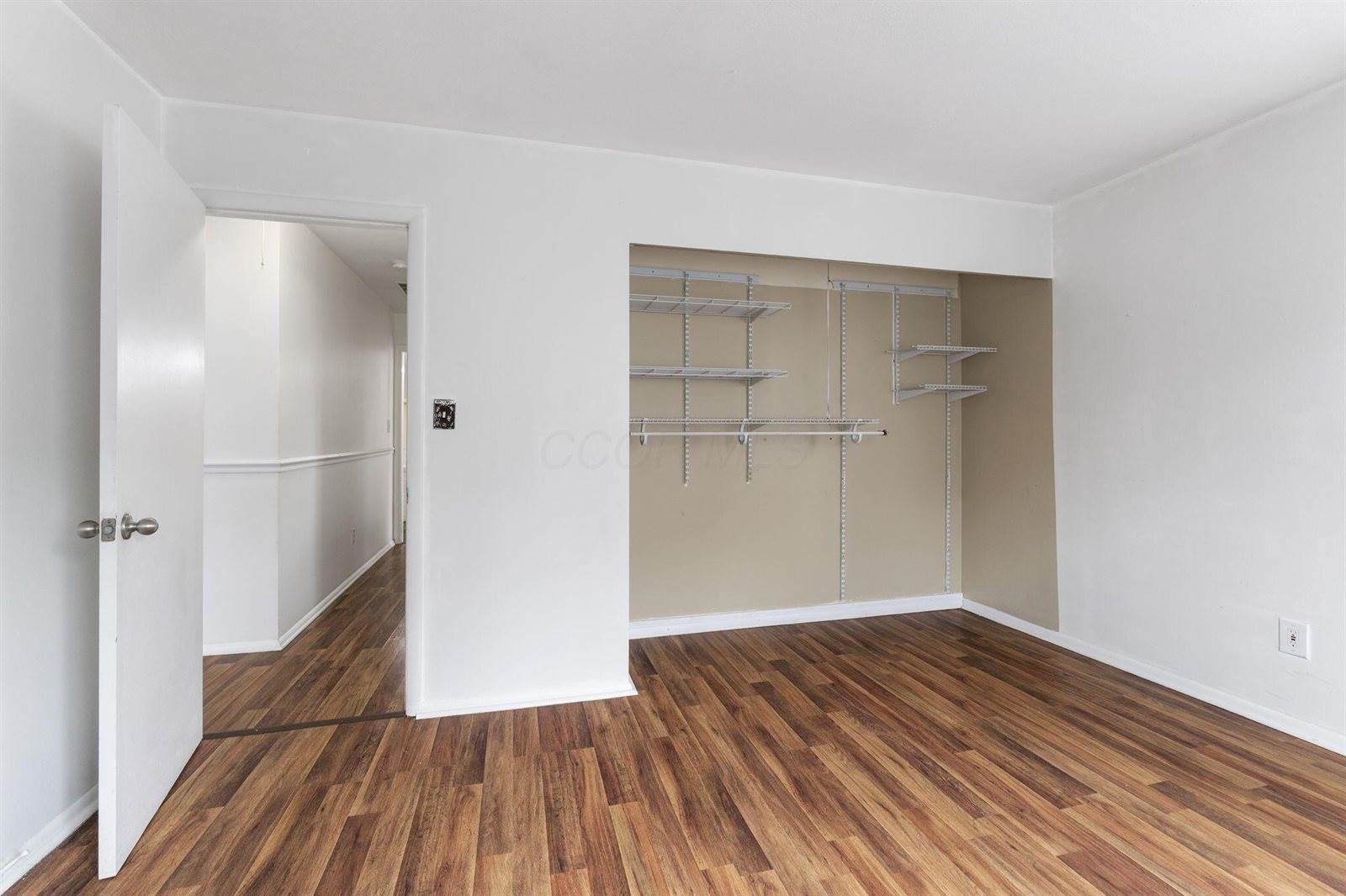 3318 Darbyshire Drive, Hilliard, OH 43026