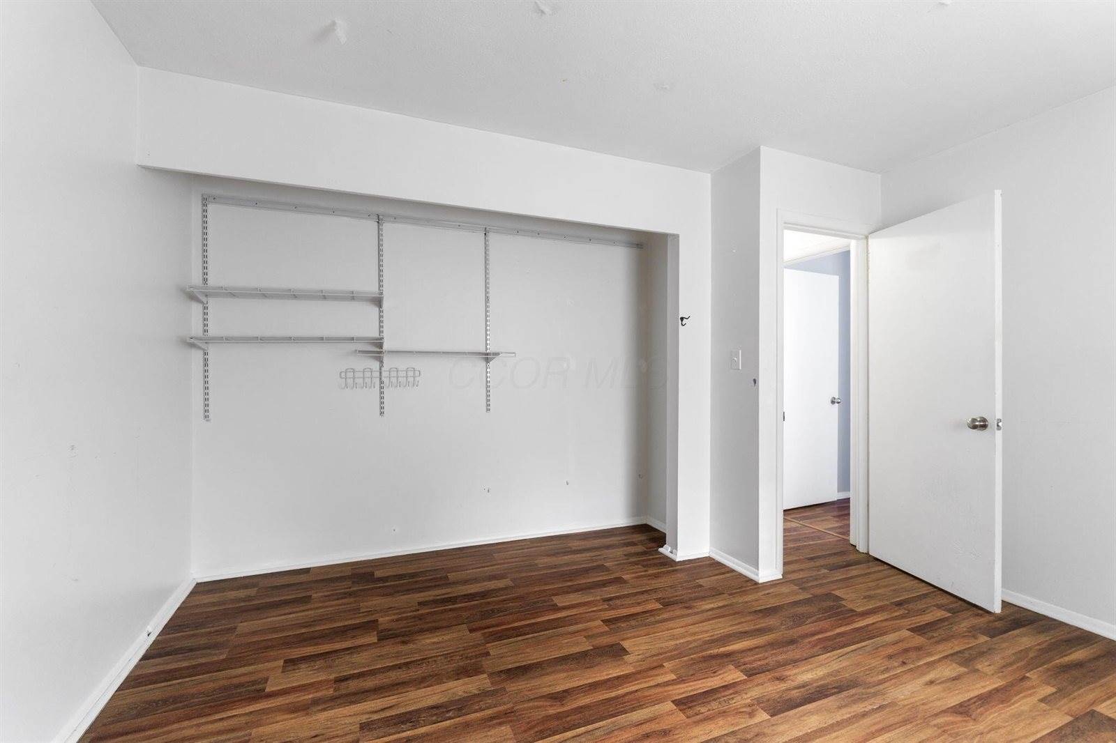 3318 Darbyshire Drive, Hilliard, OH 43026