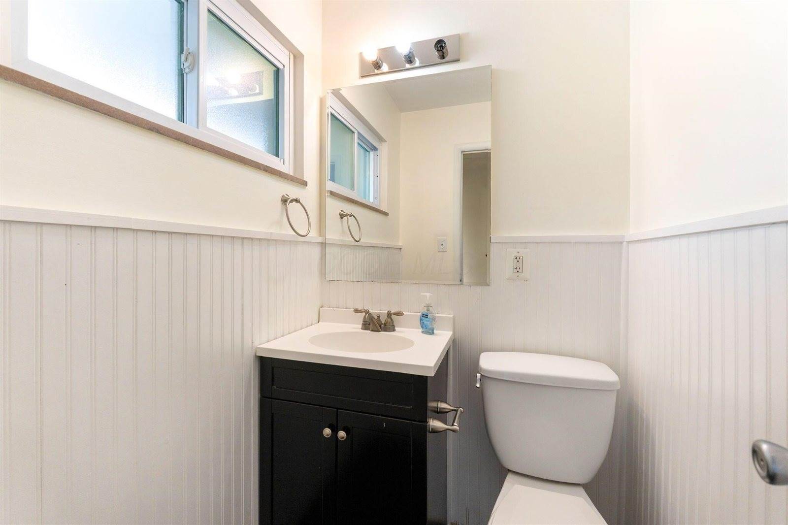 3318 Darbyshire Drive, Hilliard, OH 43026