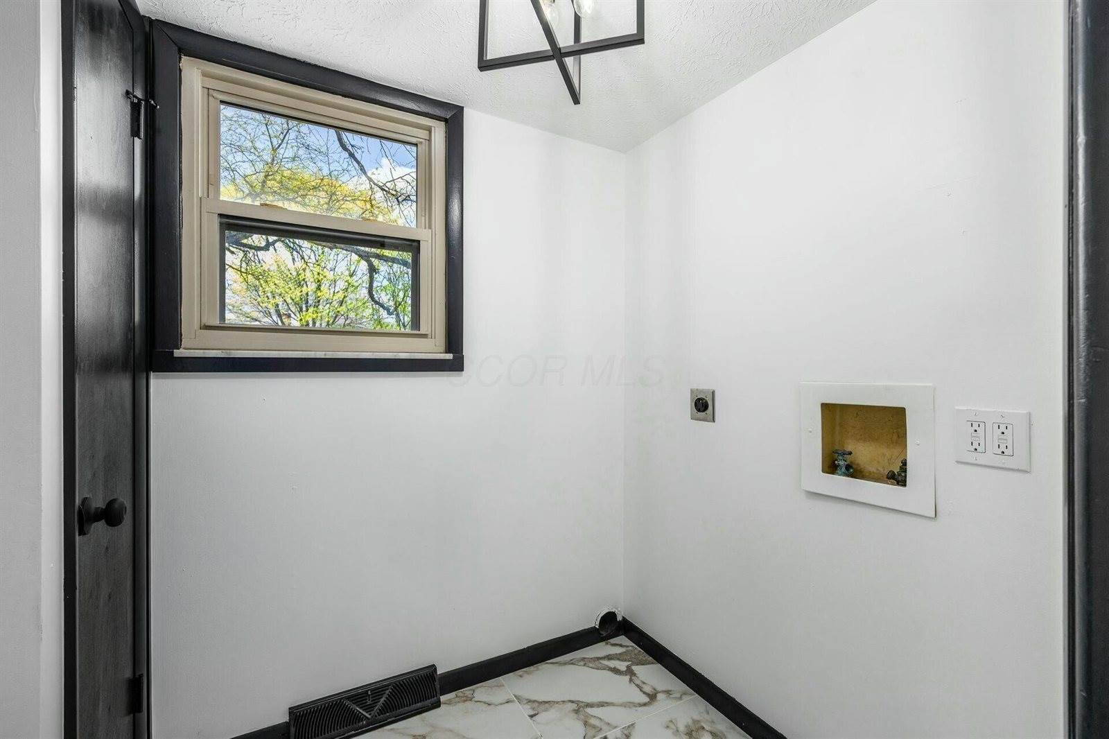 1619 Valley Crest Drive, Columbus, OH 43228